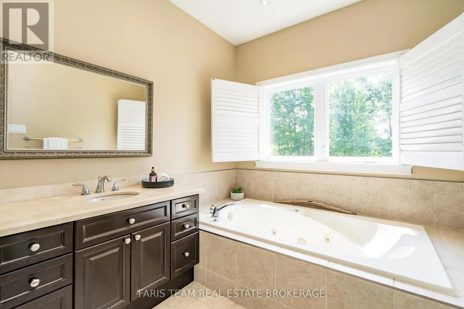 64 RED OAK CRESCENT