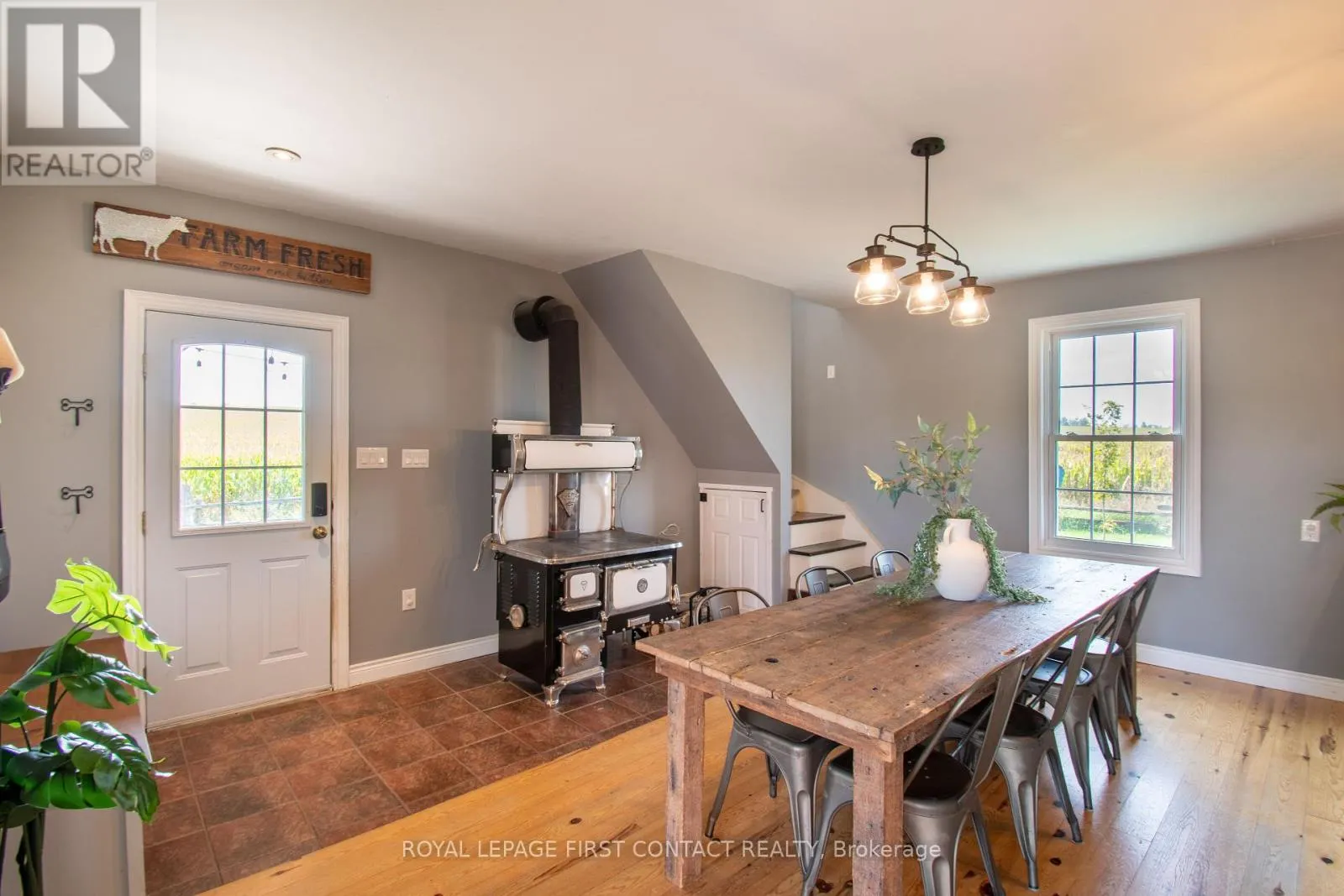 1293 RAINBOW VALLEY ROAD E