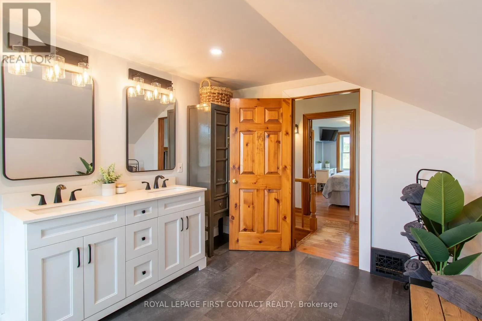 1293 RAINBOW VALLEY ROAD E
