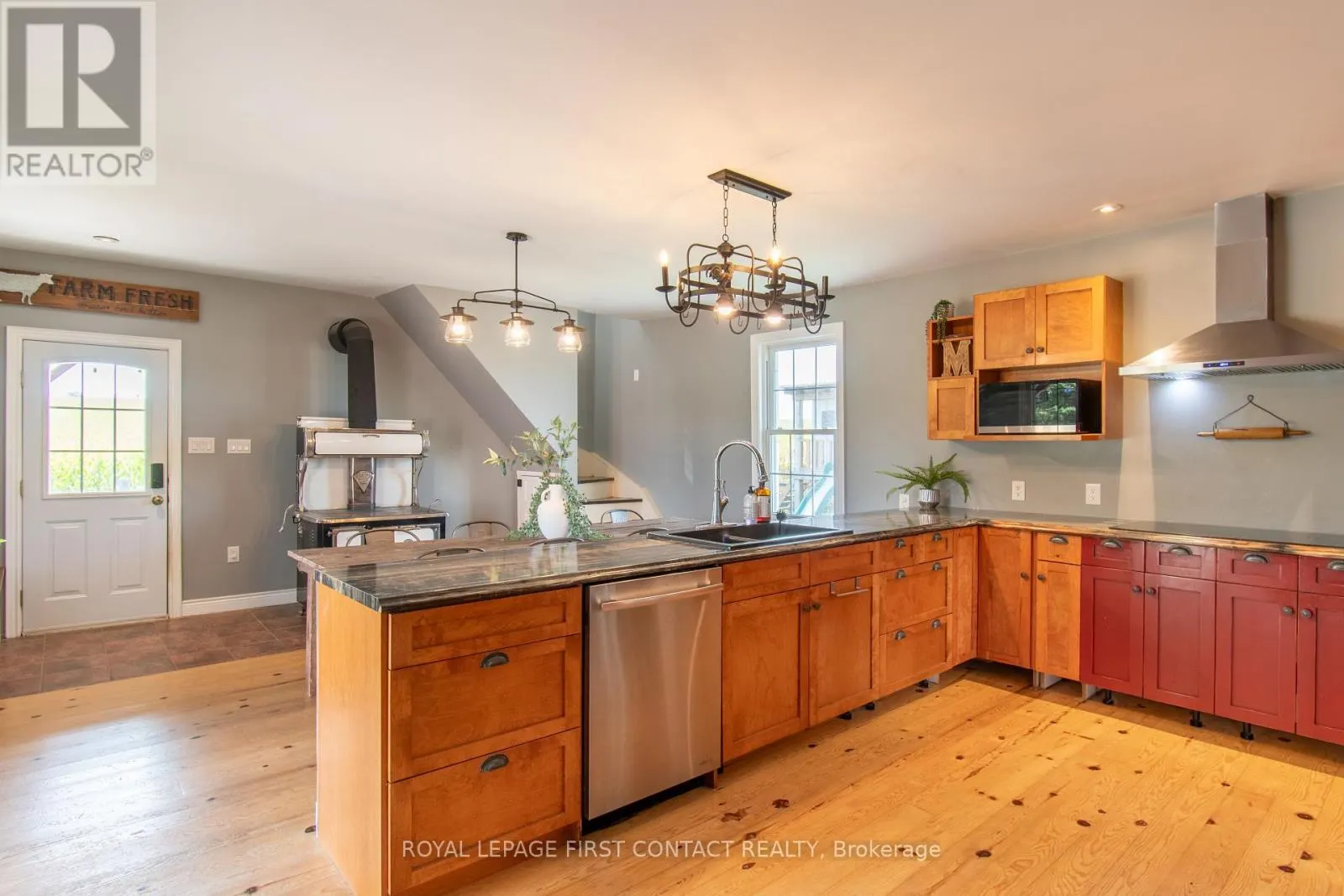 1293 RAINBOW VALLEY ROAD E