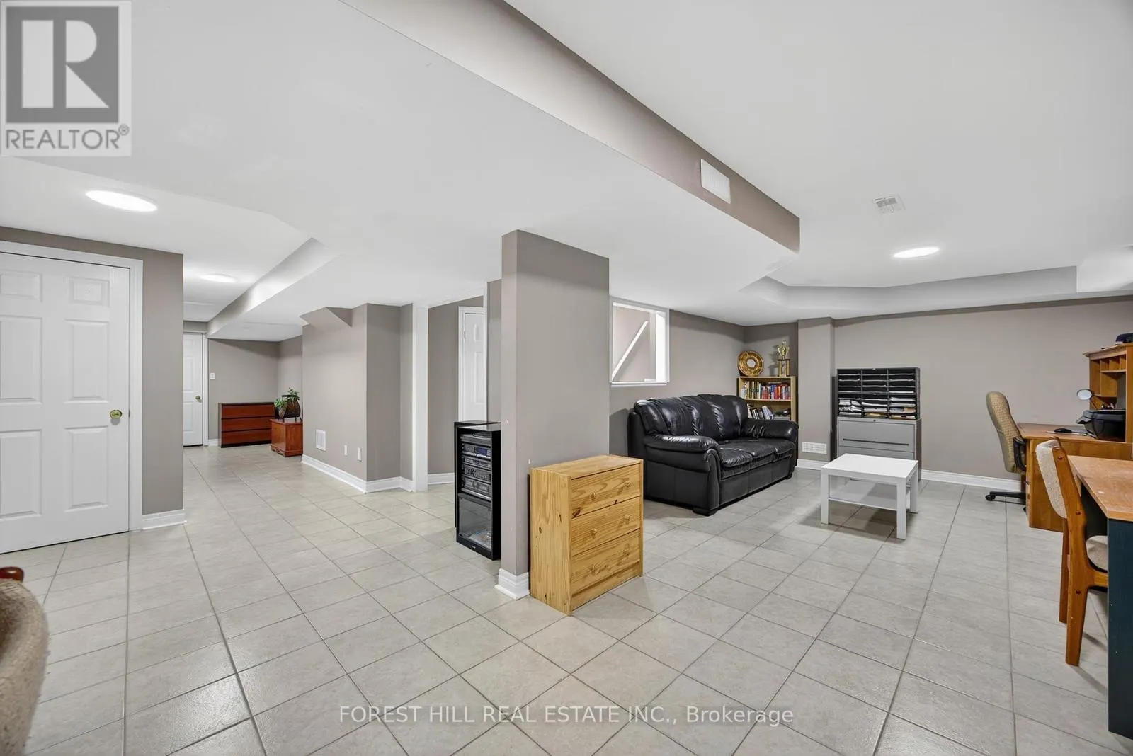 31 CONNAUGHT LANE