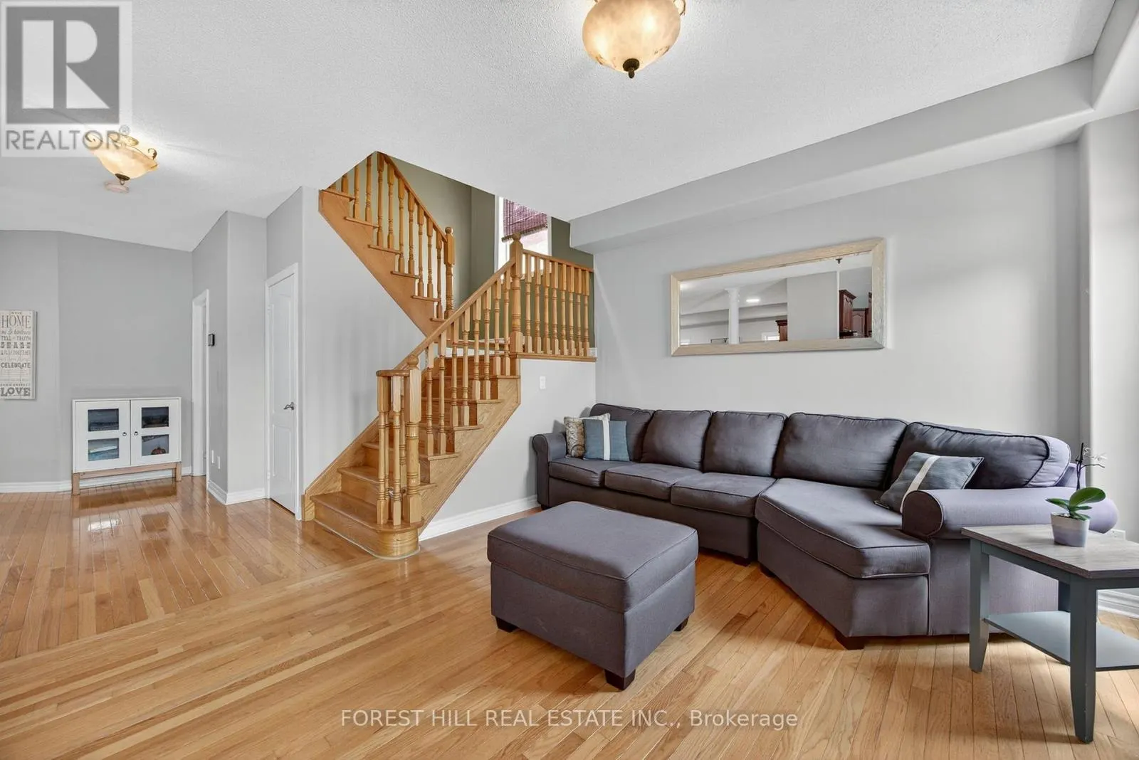 31 CONNAUGHT LANE