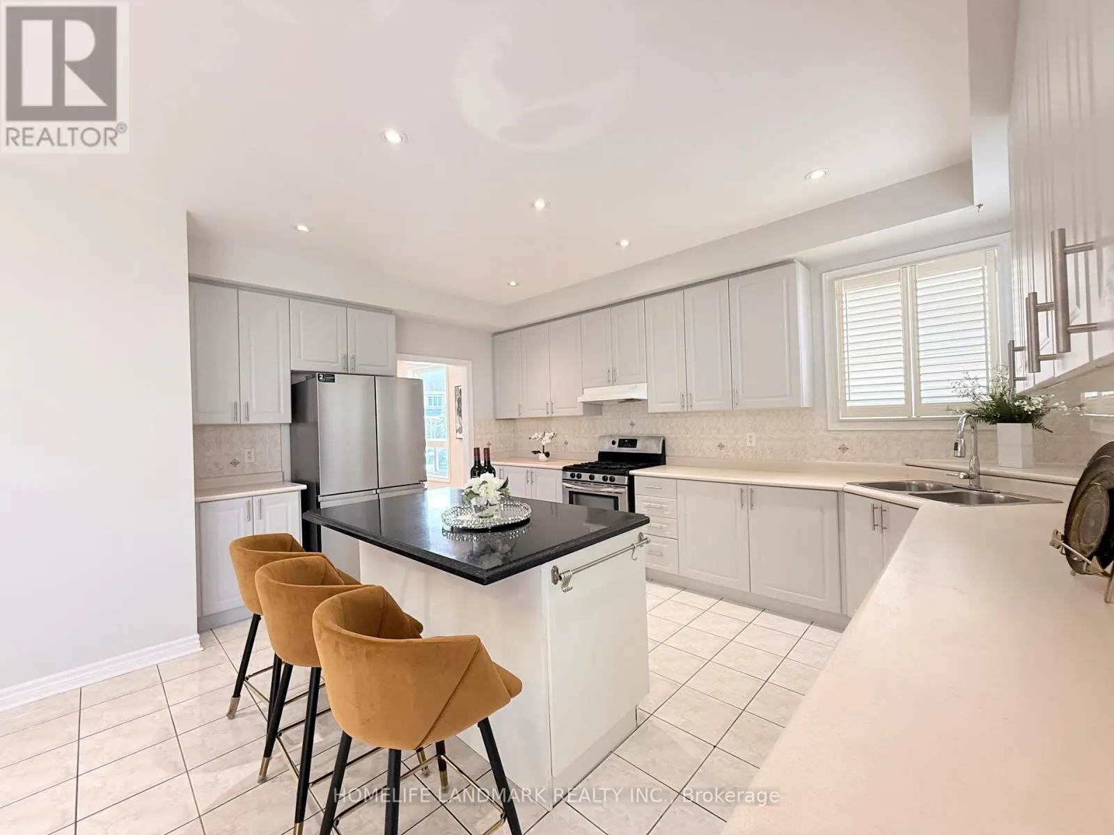 18 THE QUEENSWAY