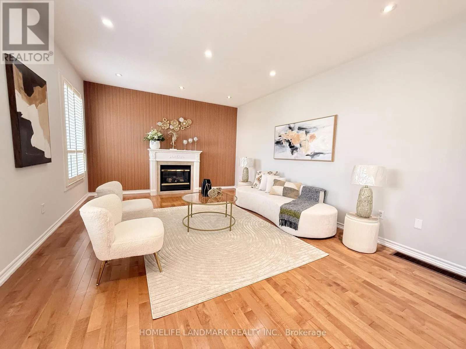 18 THE QUEENSWAY