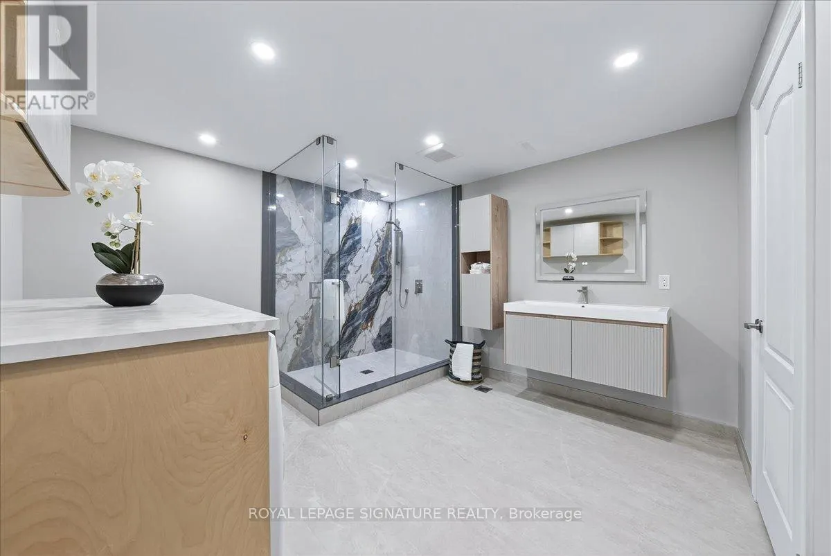 83 SUN KING CRESCENT