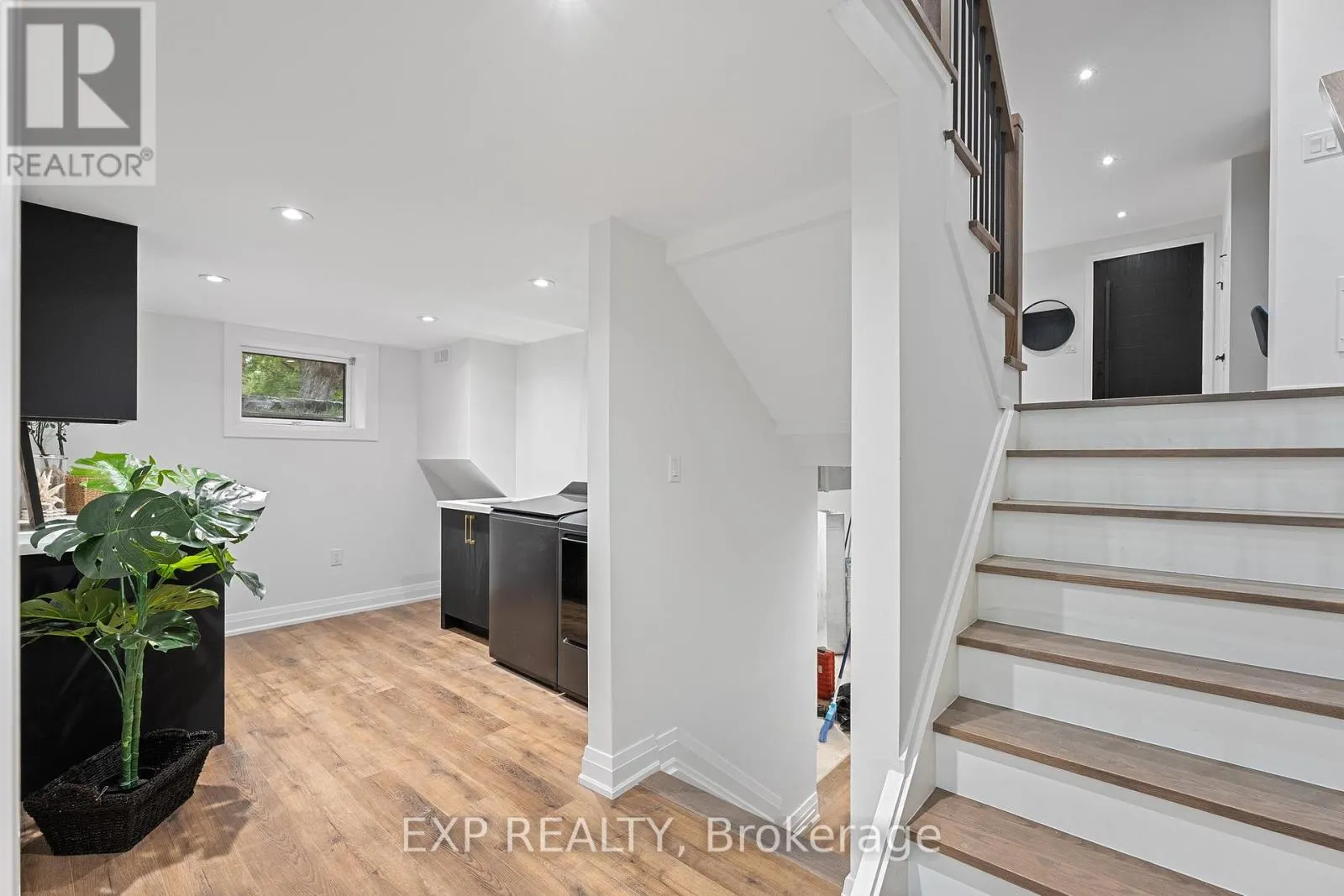168 BERCZY STREET