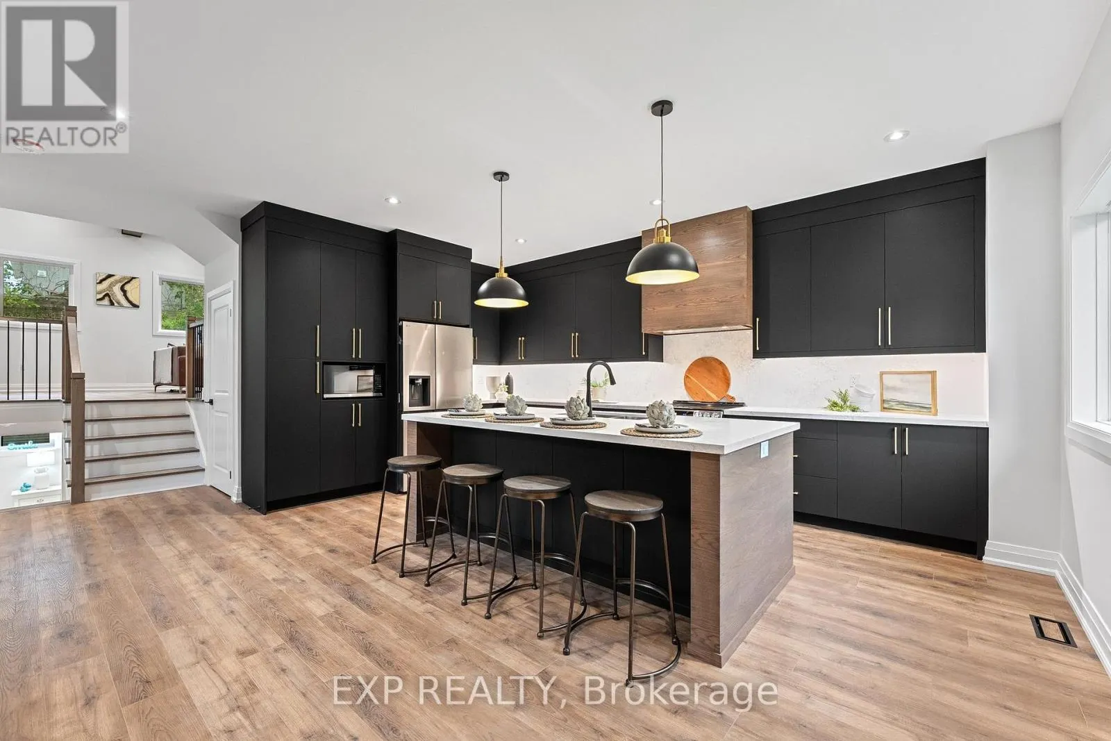 168 BERCZY STREET