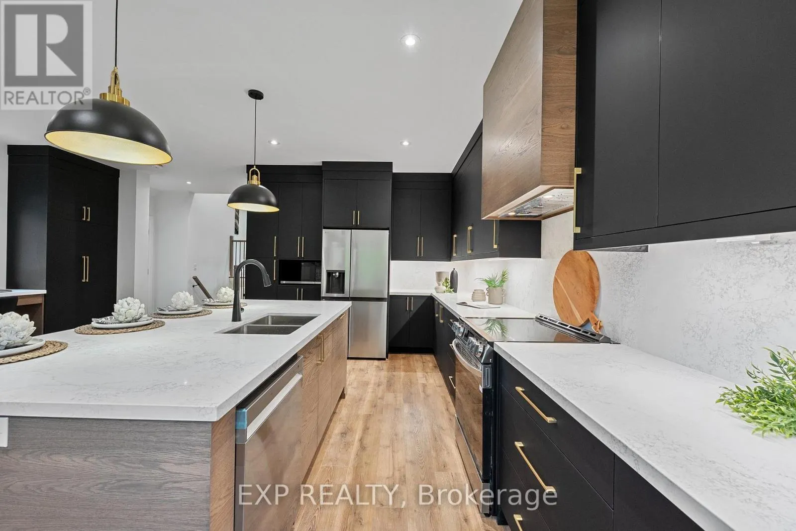 168 BERCZY STREET