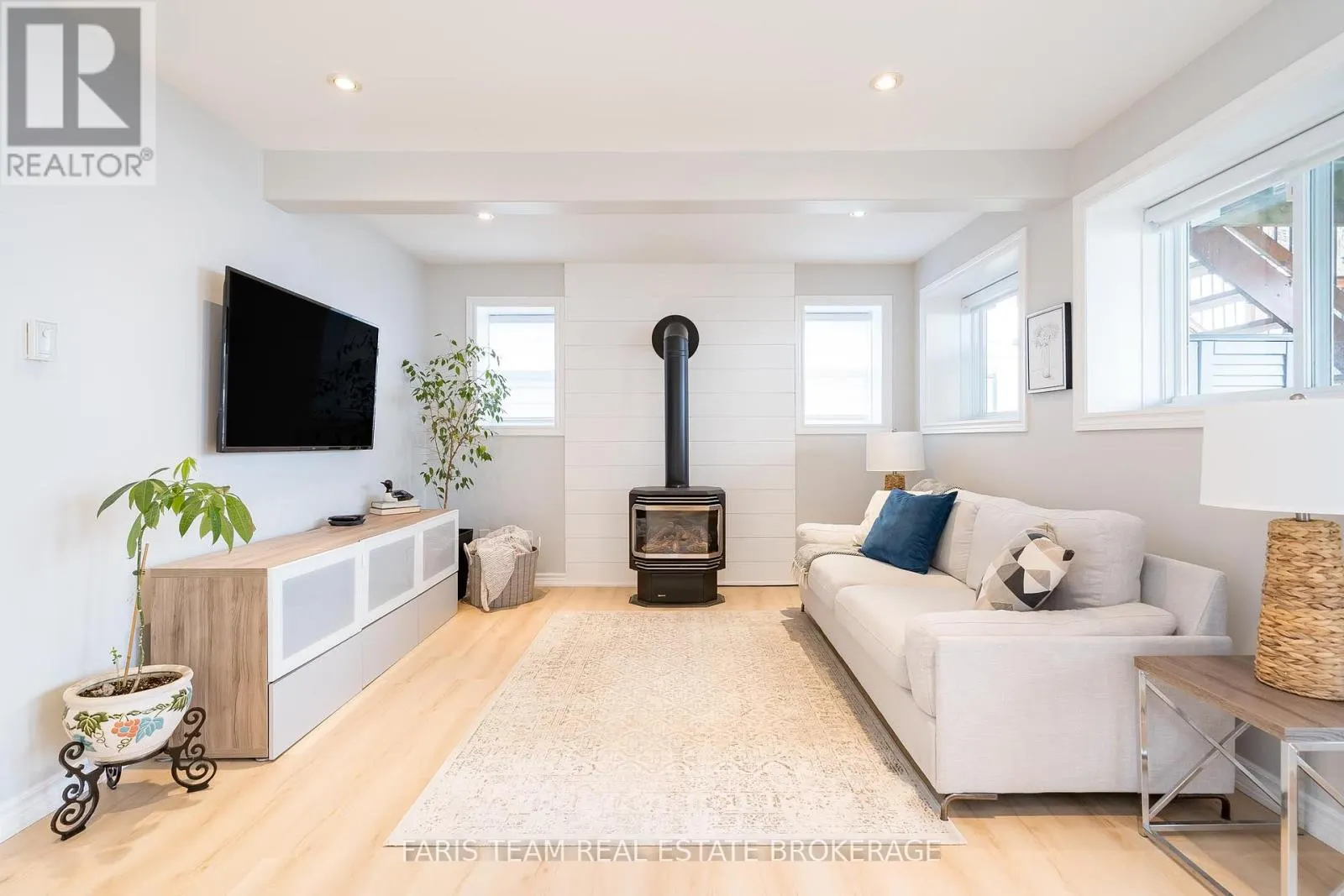 282 ROBINS POINT ROAD