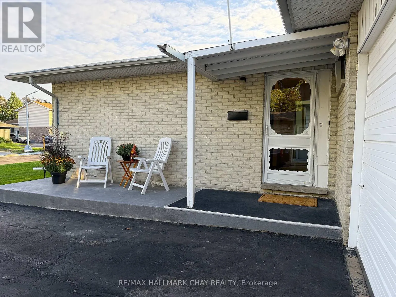 114 DAPHNE CRESCENT