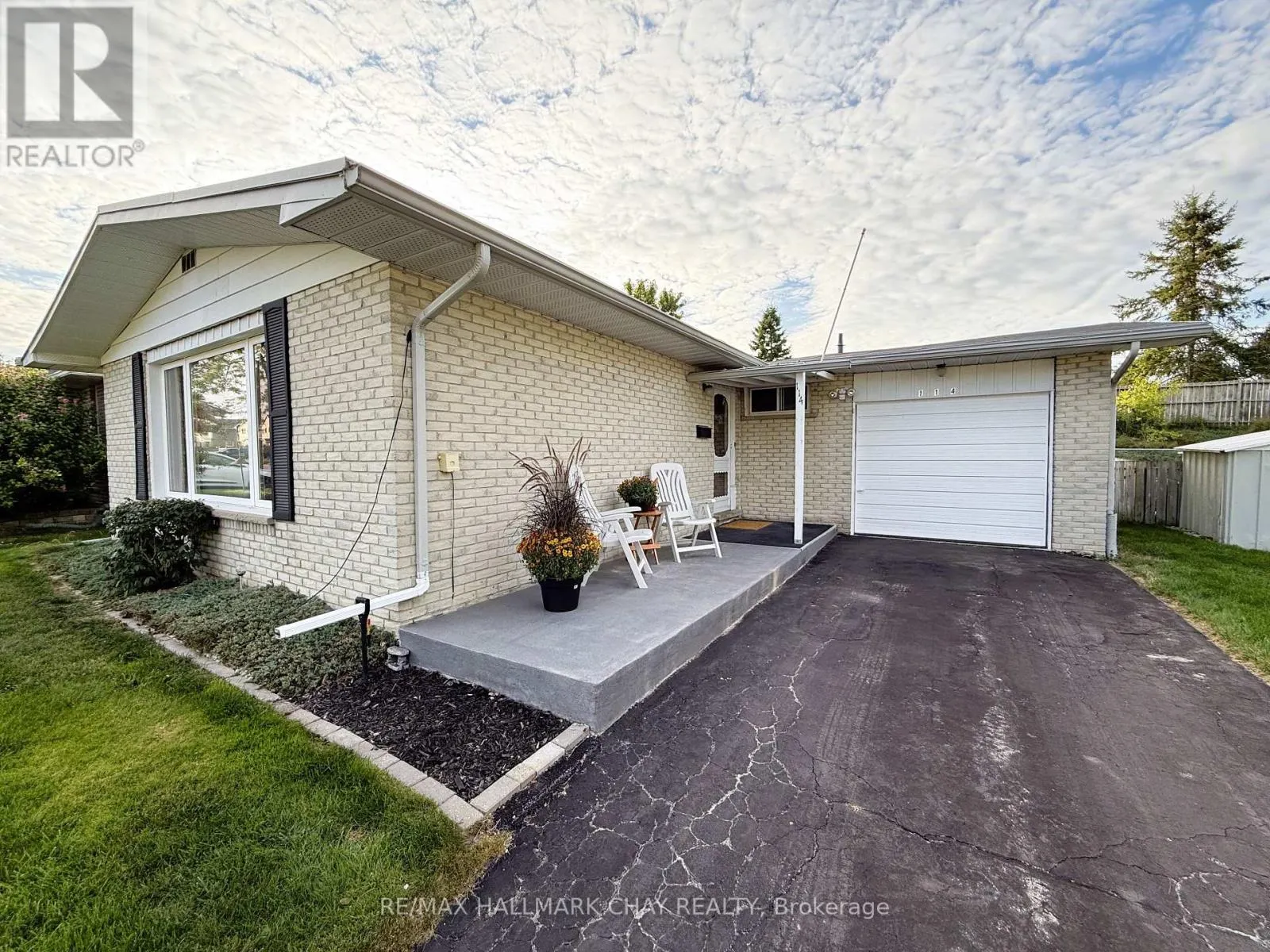 114 DAPHNE CRESCENT