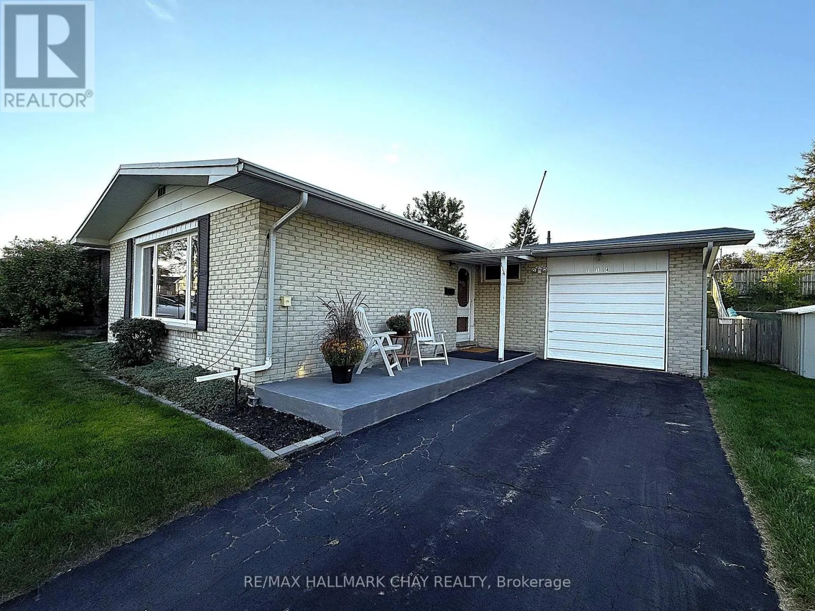 114 DAPHNE CRESCENT