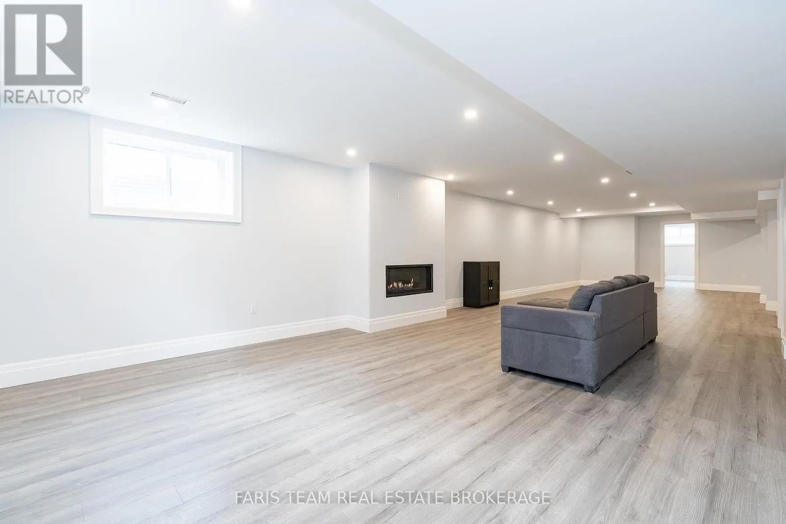 1532 CHAMPLAIN ROAD