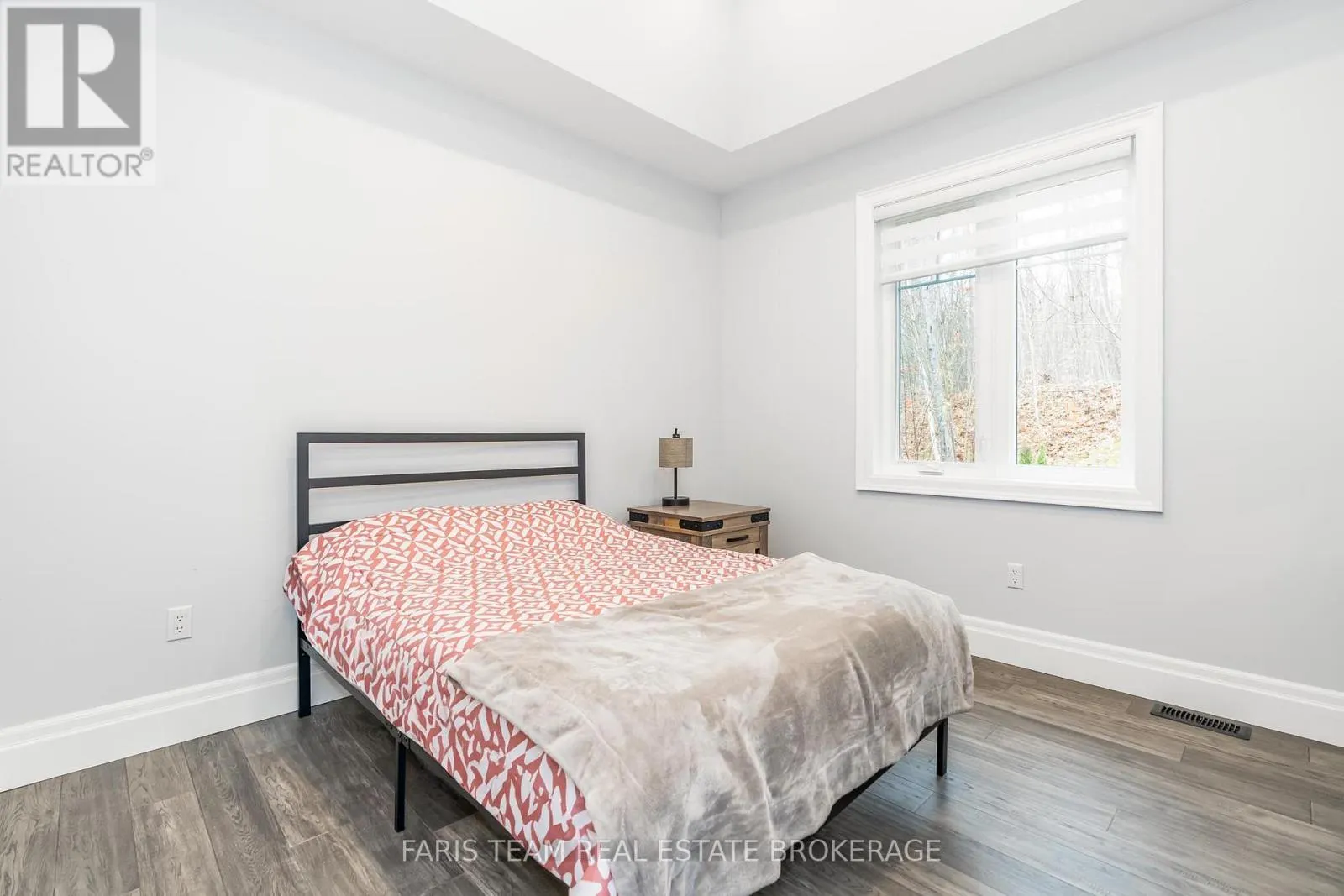 1532 CHAMPLAIN ROAD