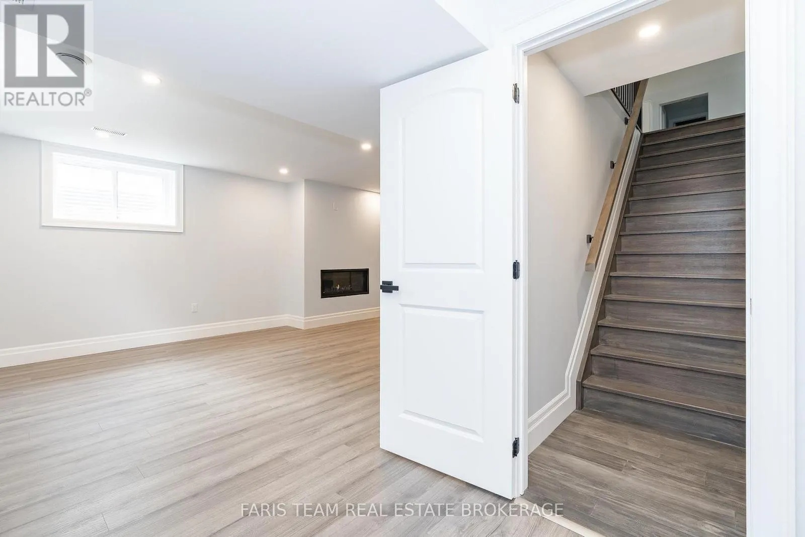 1532 CHAMPLAIN ROAD