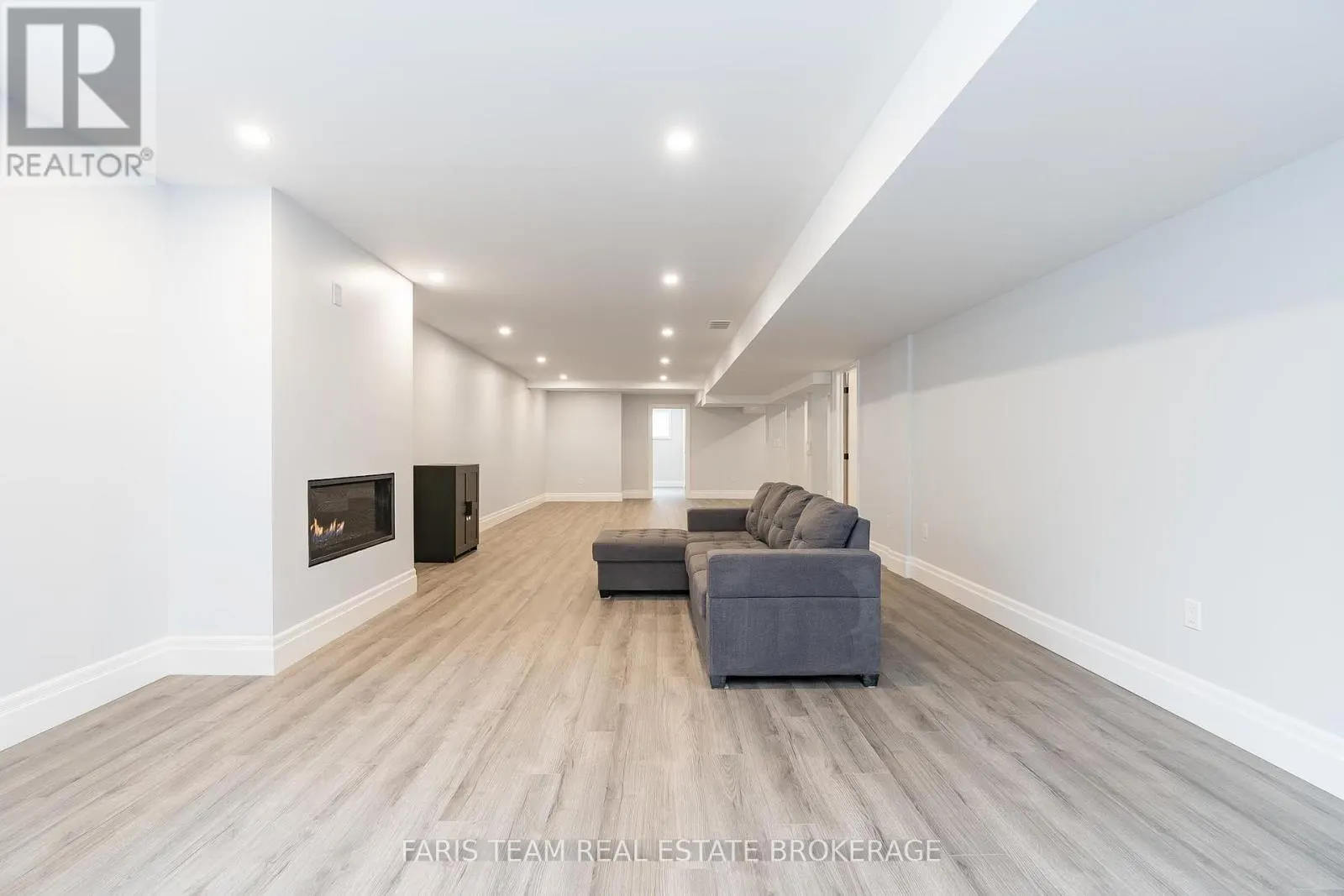 1532 CHAMPLAIN ROAD