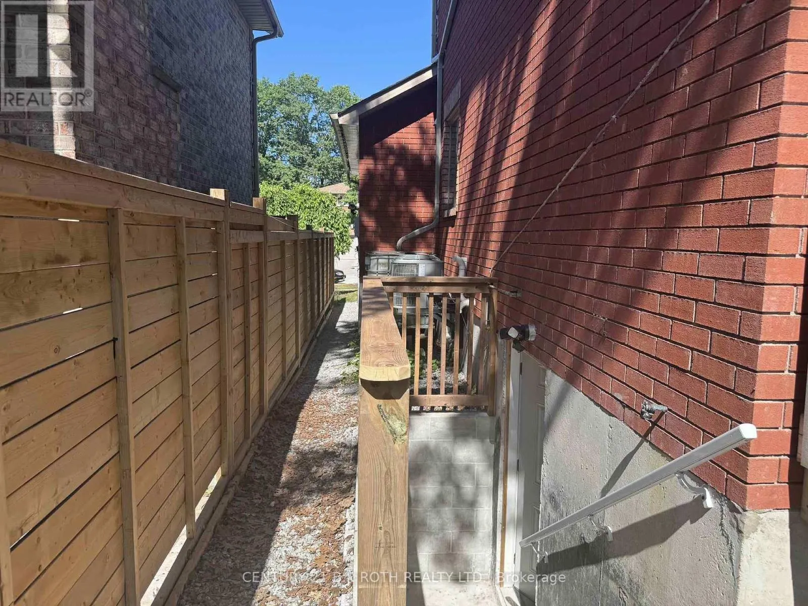 LOWER - 29 IRWIN DRIVE