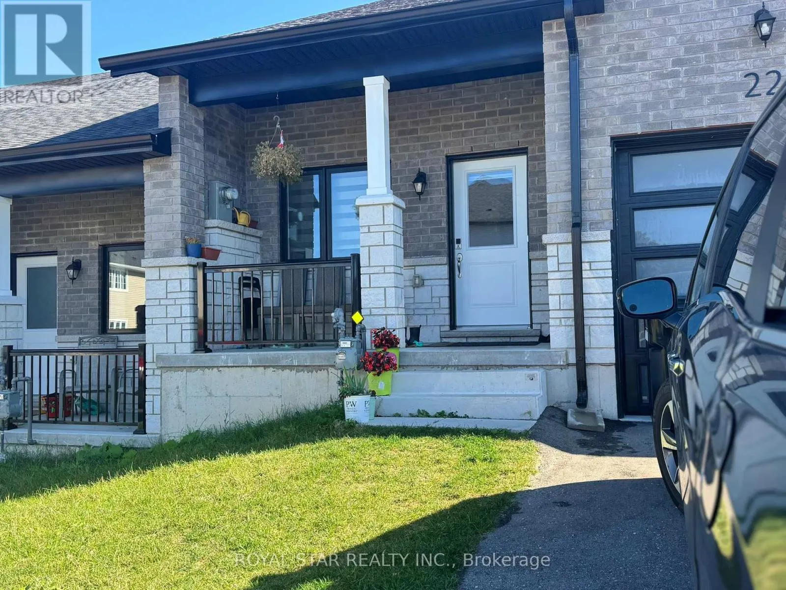 22 LAHEY CRESCENT