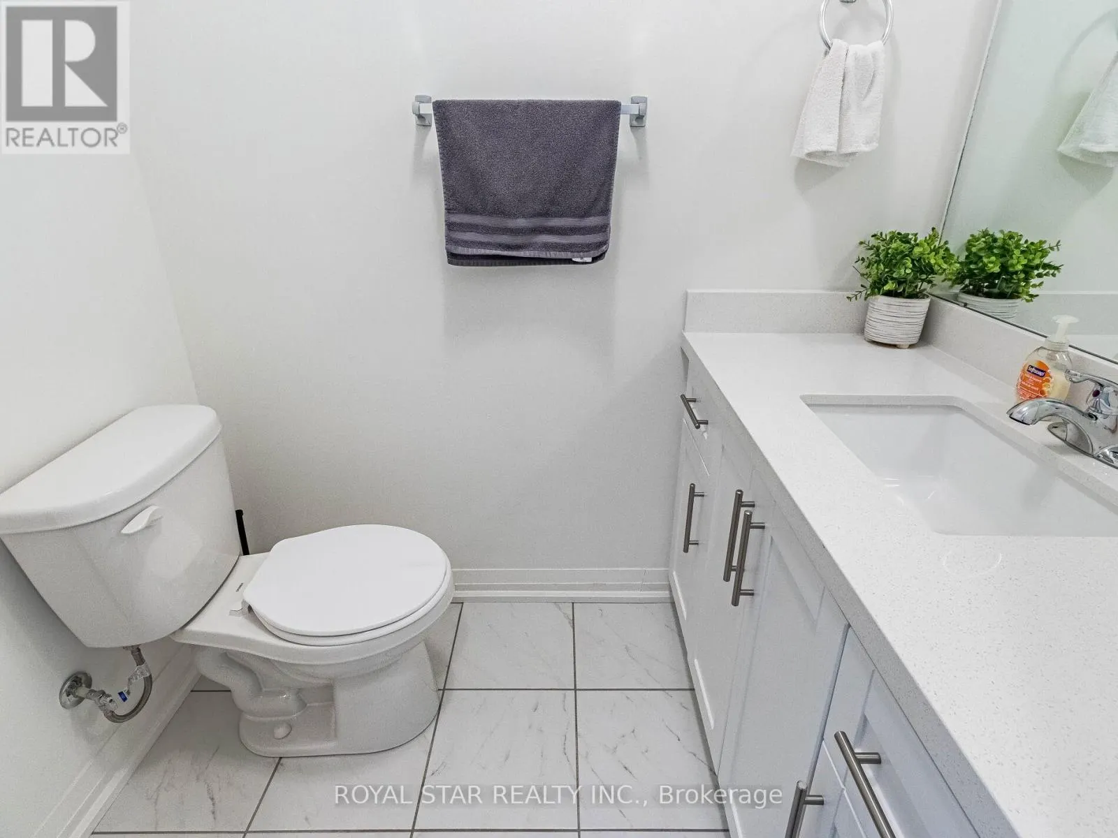 22 LAHEY CRESCENT