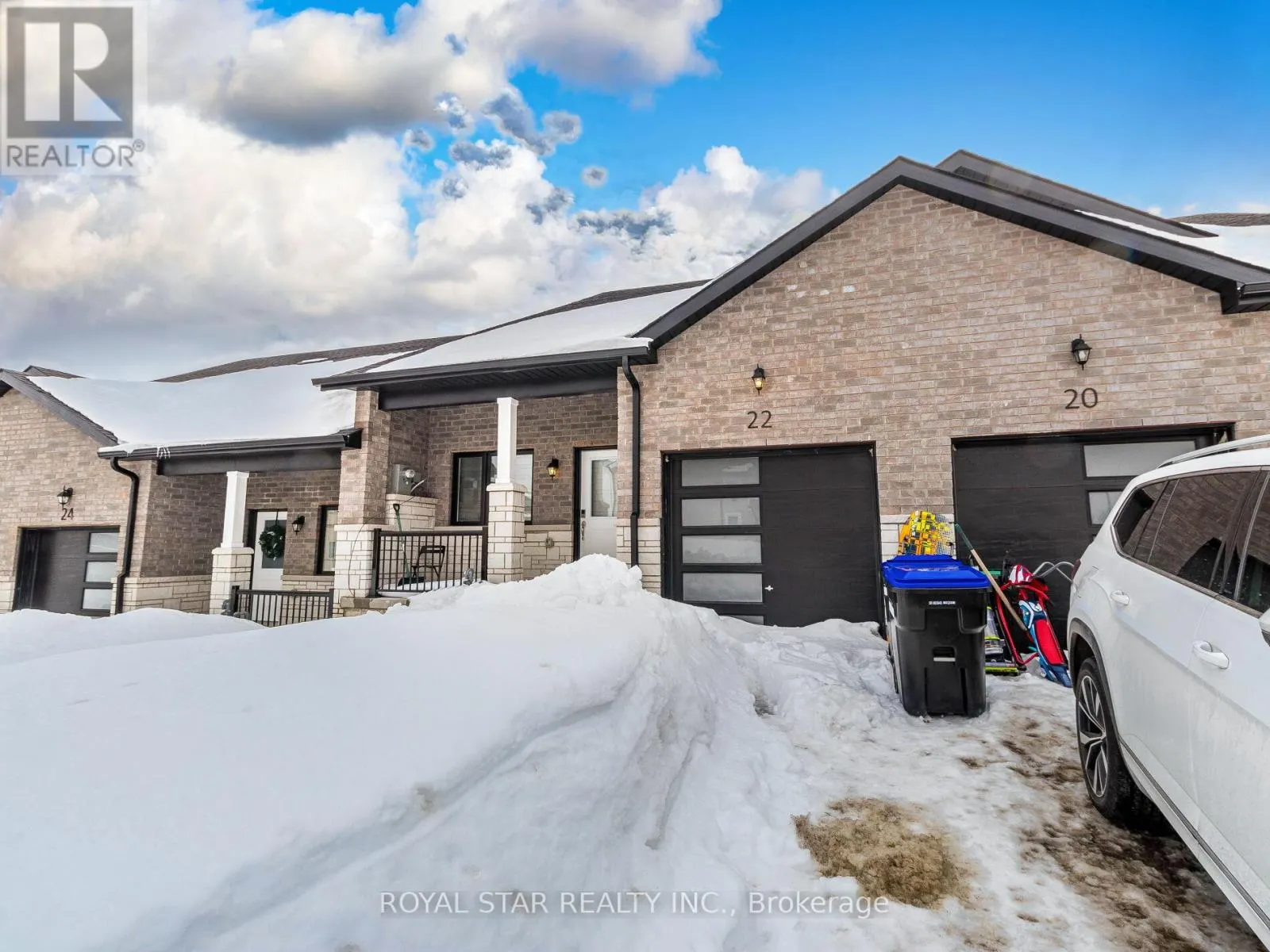 22 LAHEY CRESCENT
