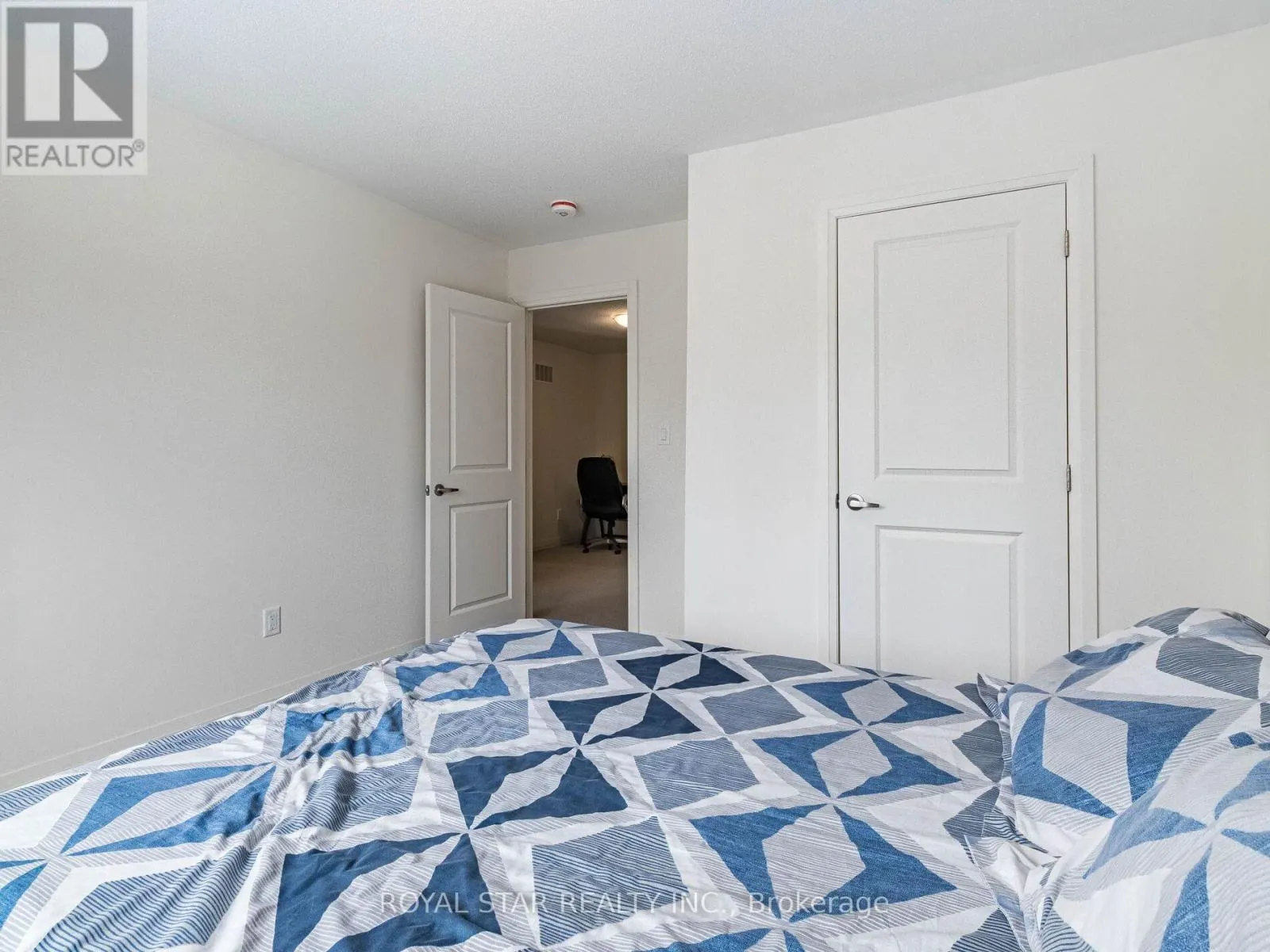 22 LAHEY CRESCENT