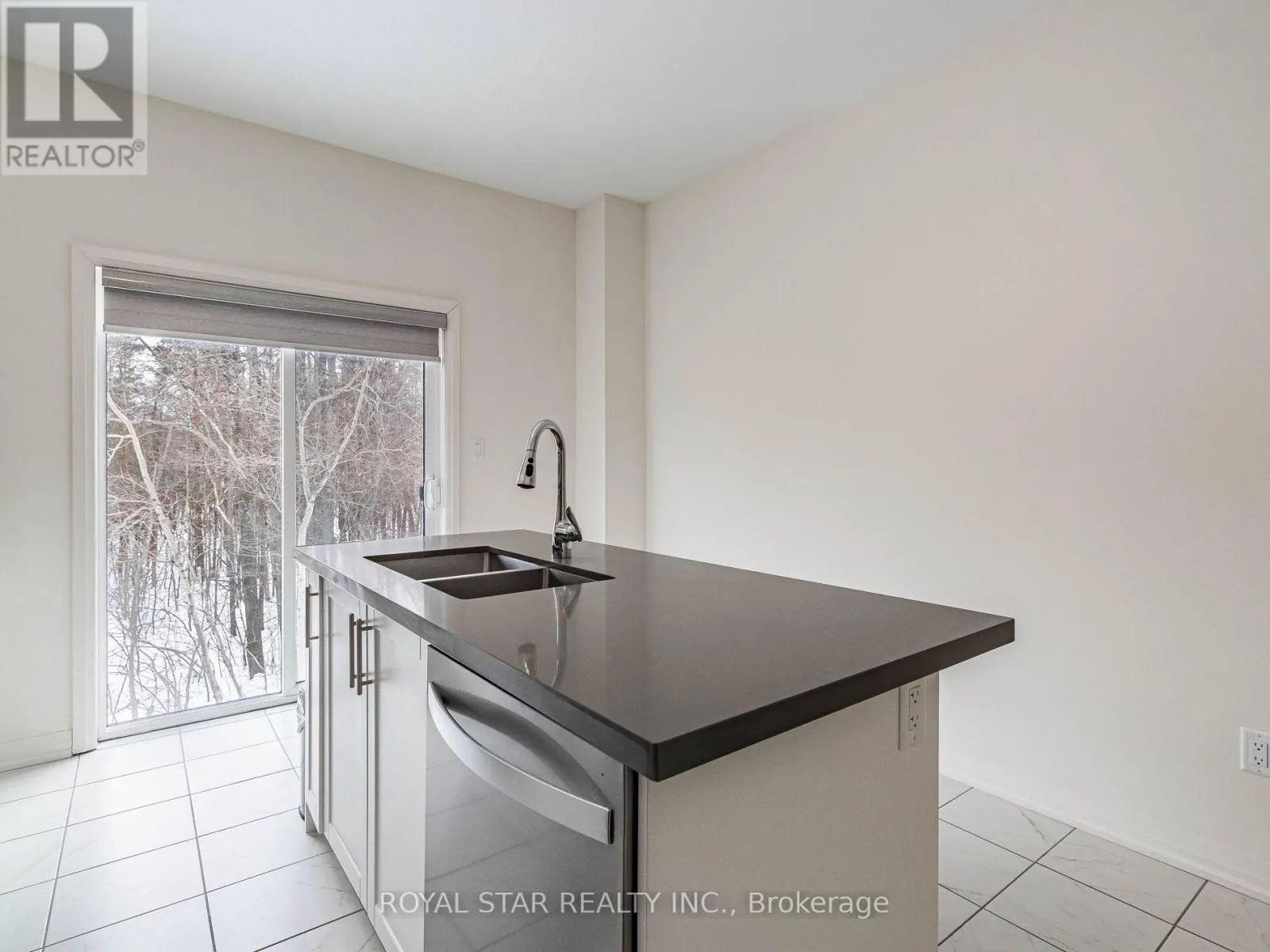22 LAHEY CRESCENT