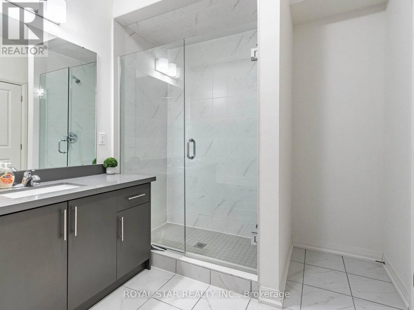 22 LAHEY CRESCENT