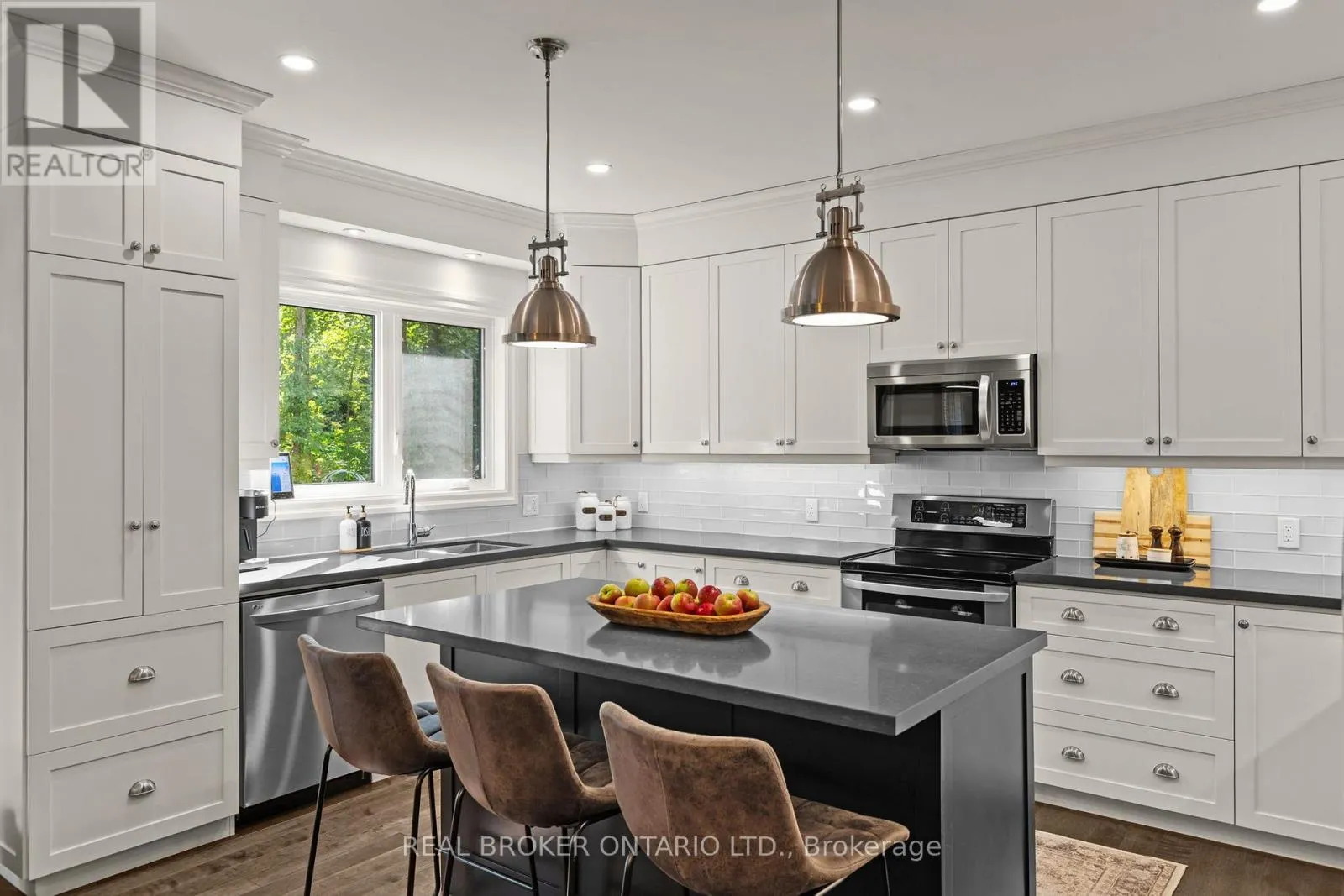 49 SYDENHAM TRAIL W
