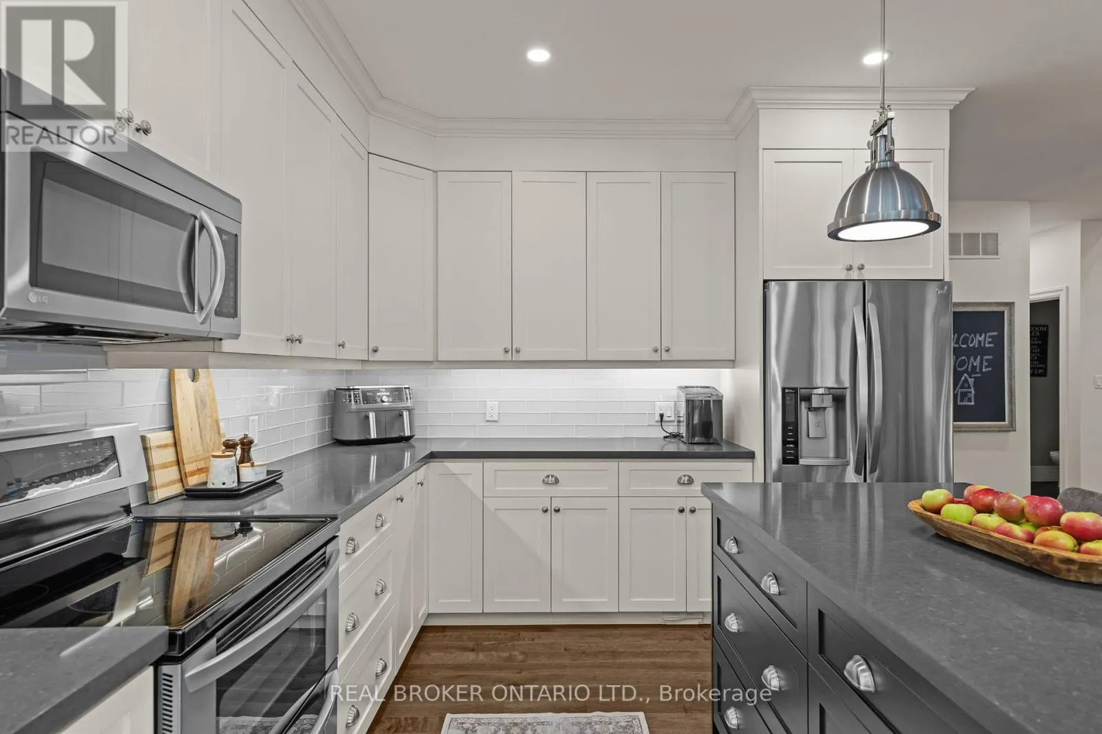49 SYDENHAM TRAIL W