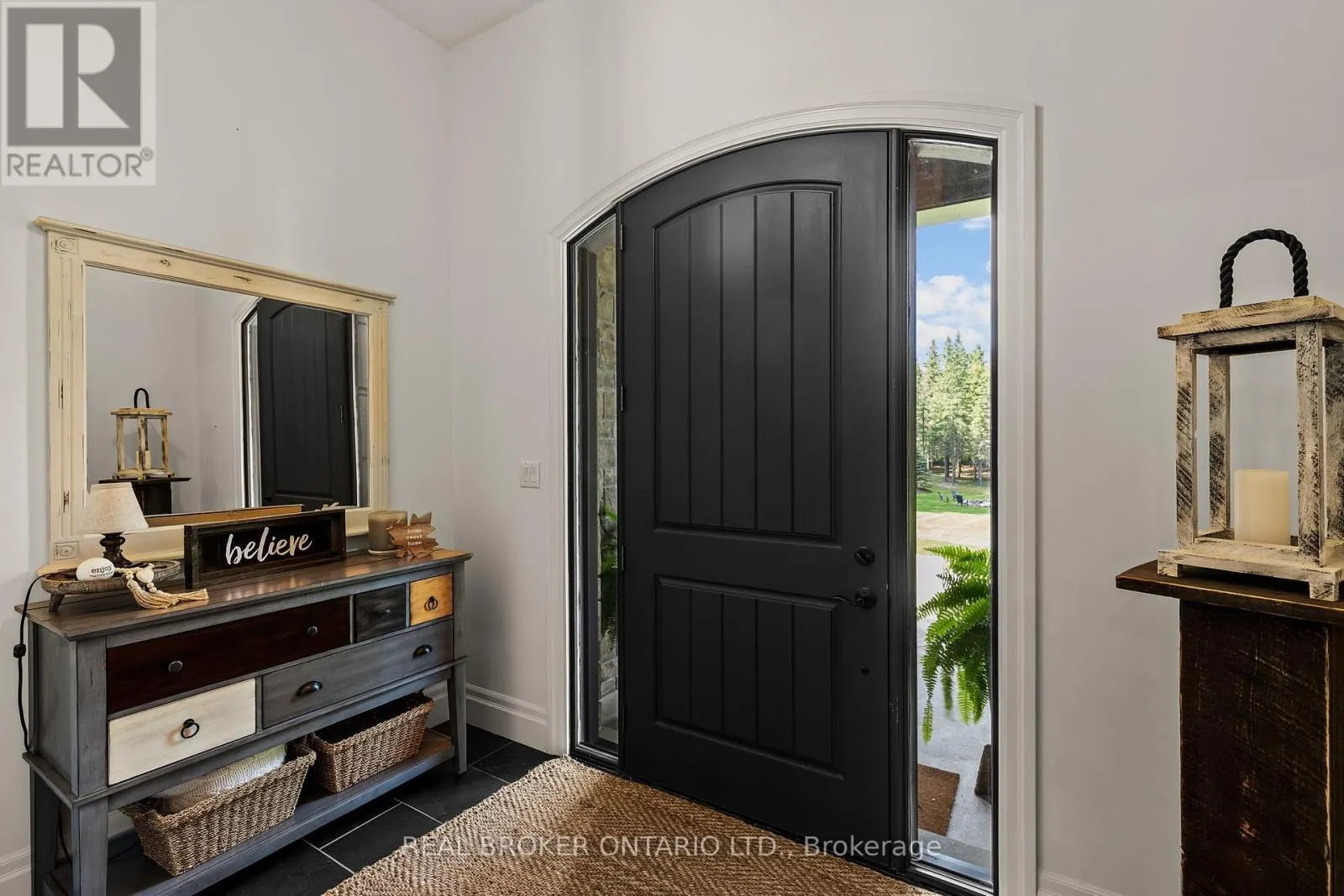 49 SYDENHAM TRAIL W