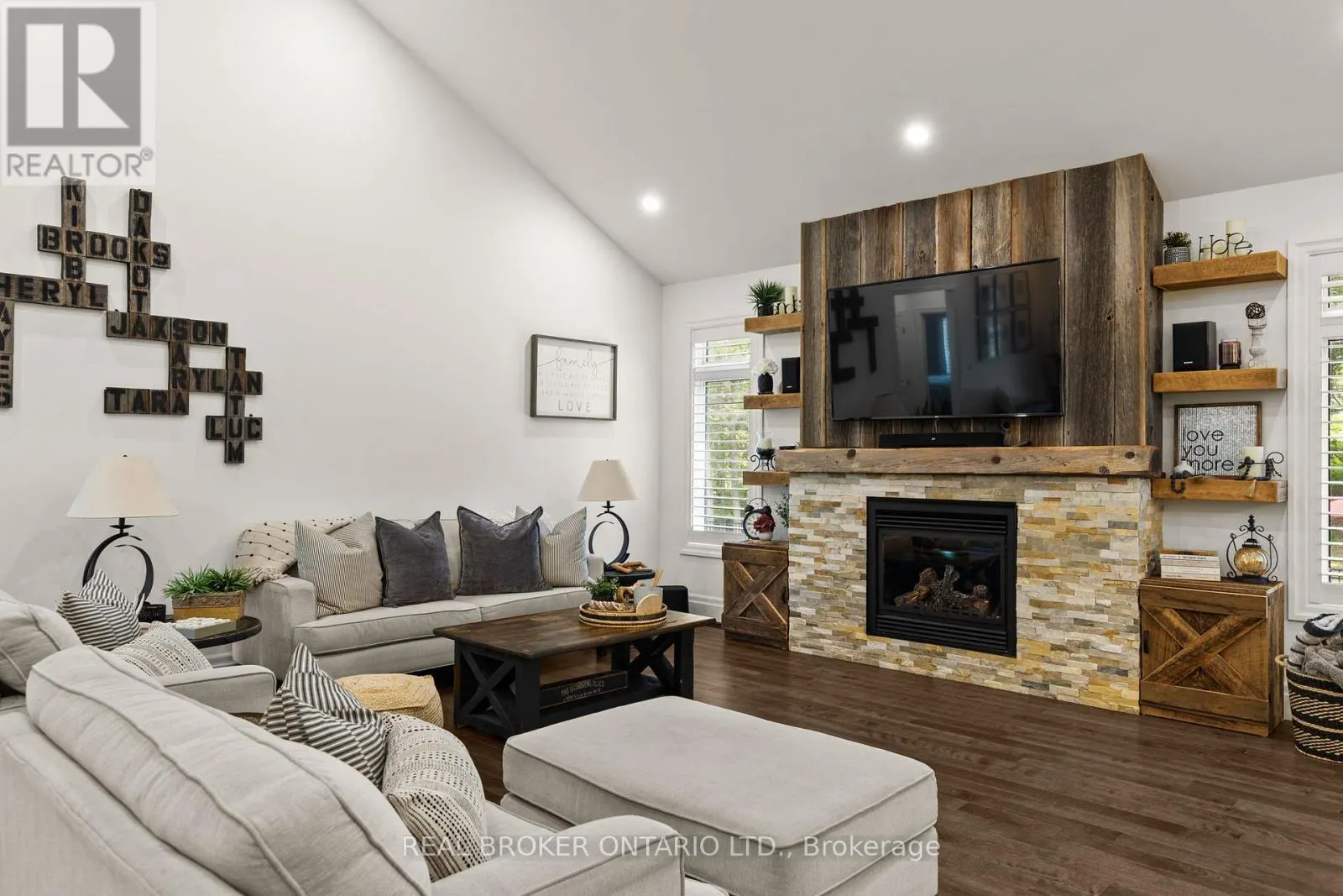 49 SYDENHAM TRAIL W