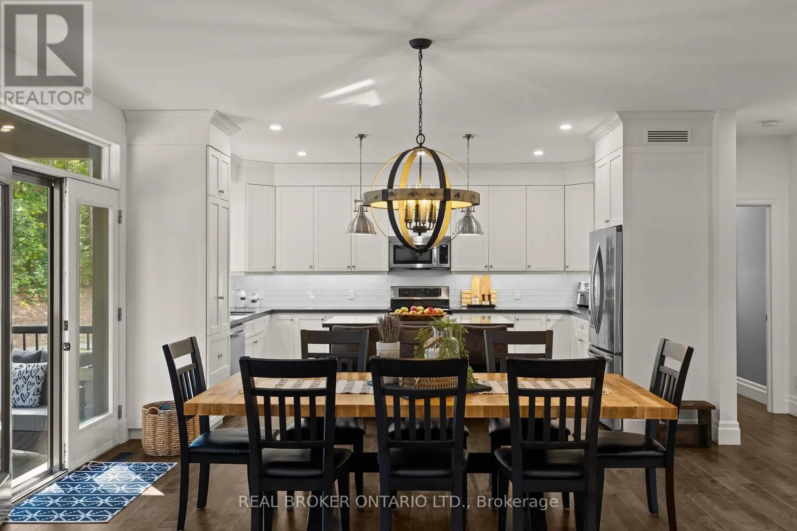 49 SYDENHAM TRAIL W
