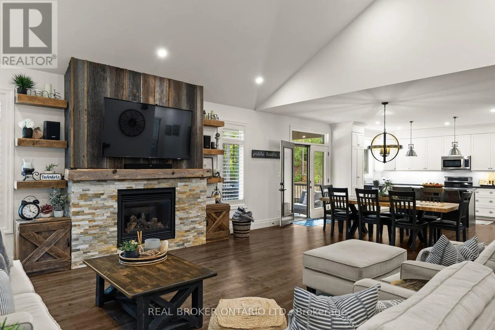 49 SYDENHAM TRAIL W