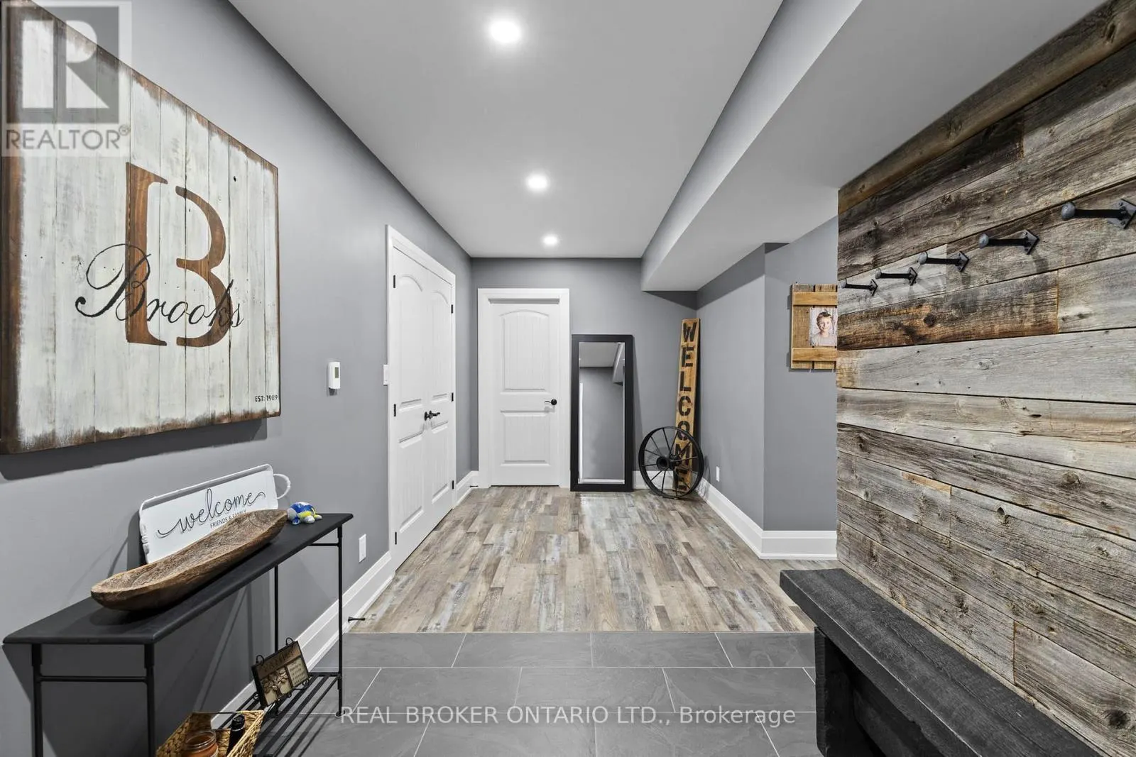 49 SYDENHAM TRAIL W
