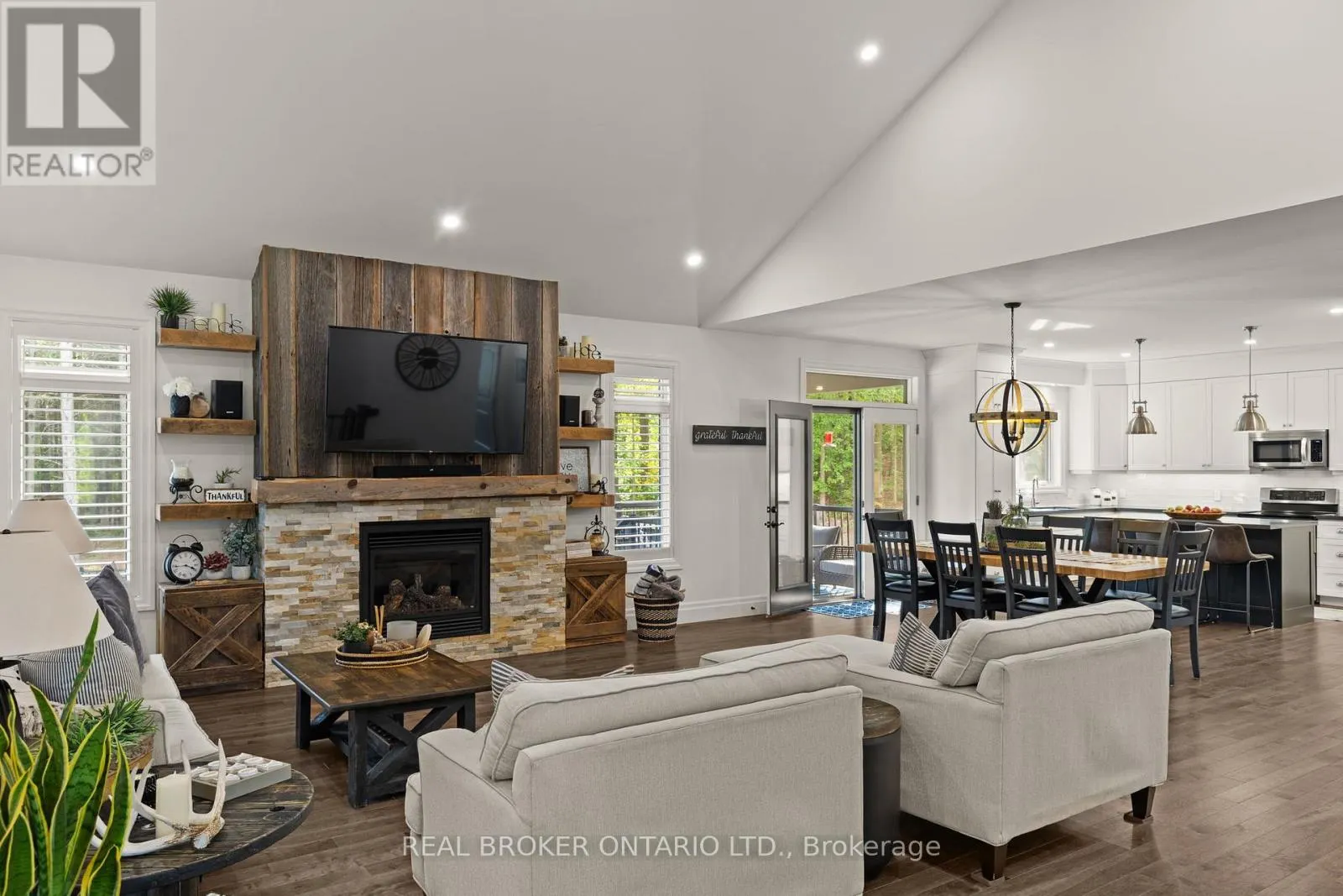49 SYDENHAM TRAIL W