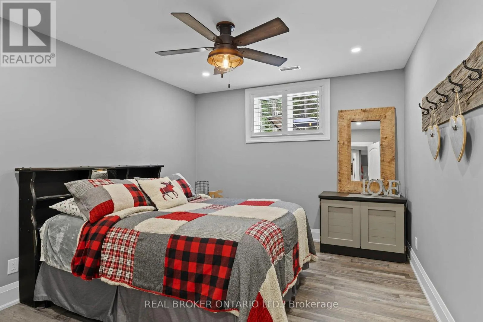 49 SYDENHAM TRAIL W