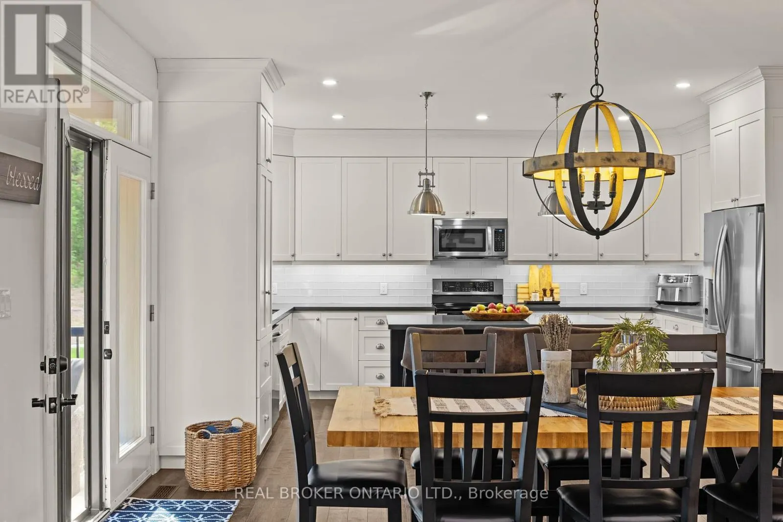 49 SYDENHAM TRAIL W