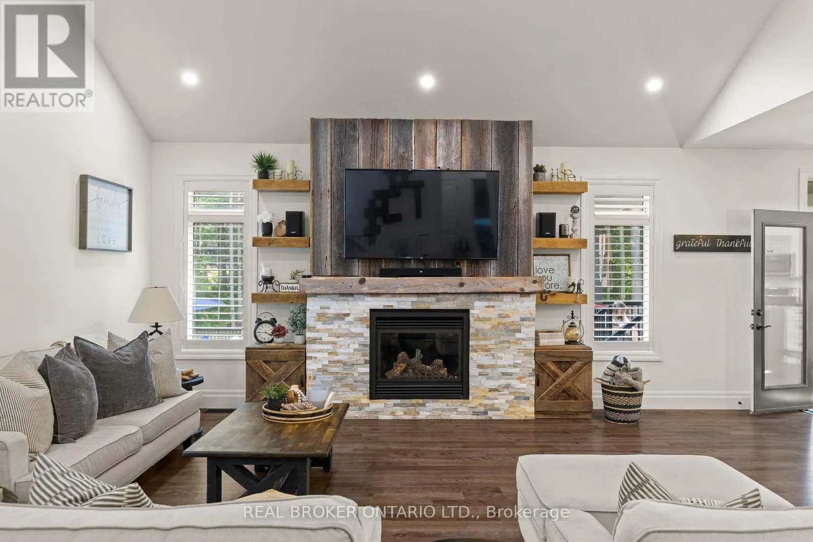 49 SYDENHAM TRAIL W
