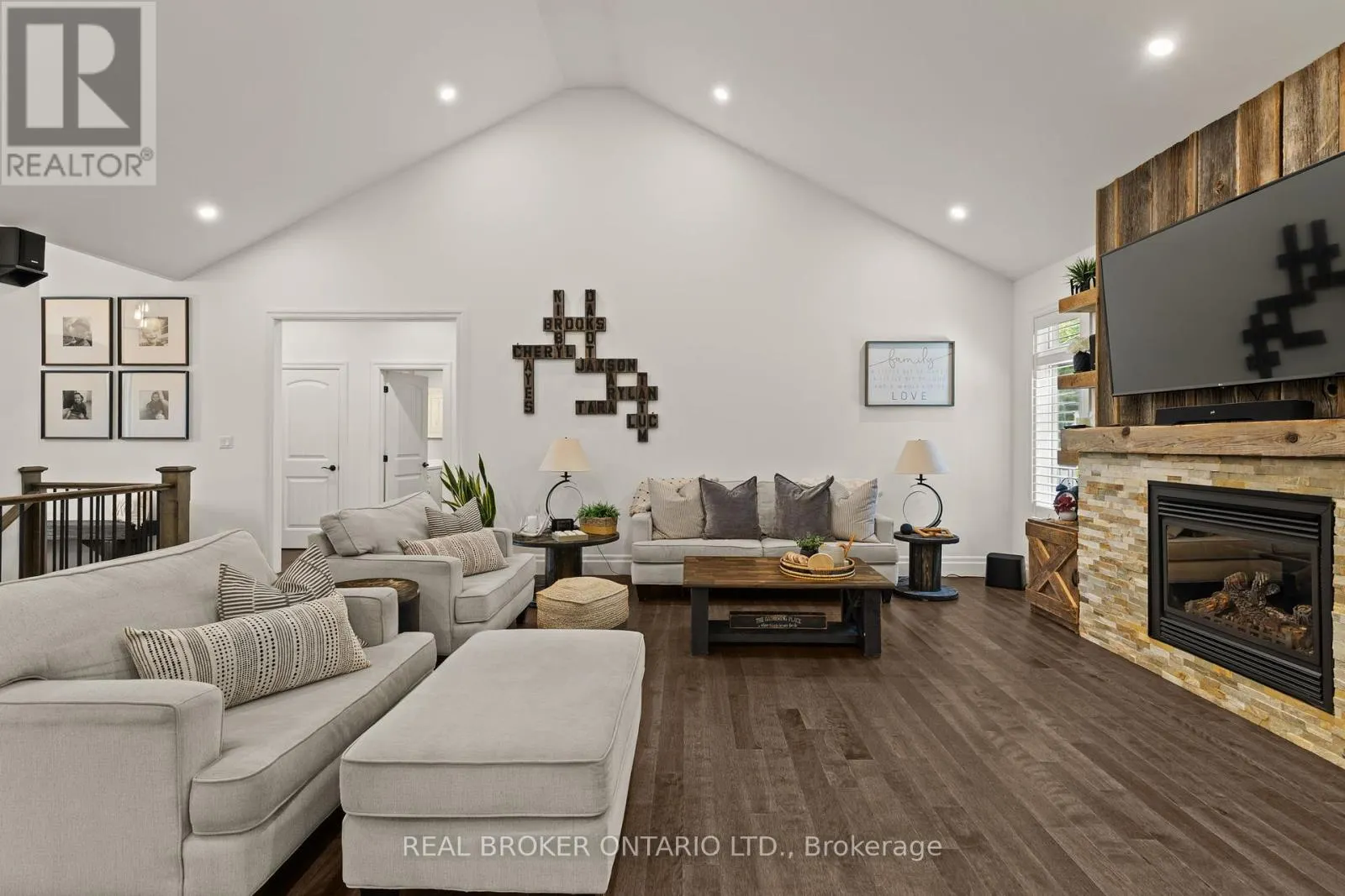 49 SYDENHAM TRAIL W