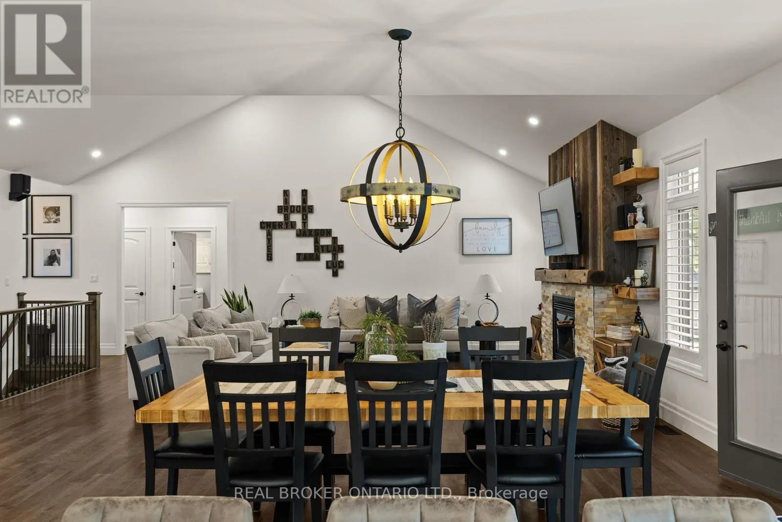 49 SYDENHAM TRAIL W