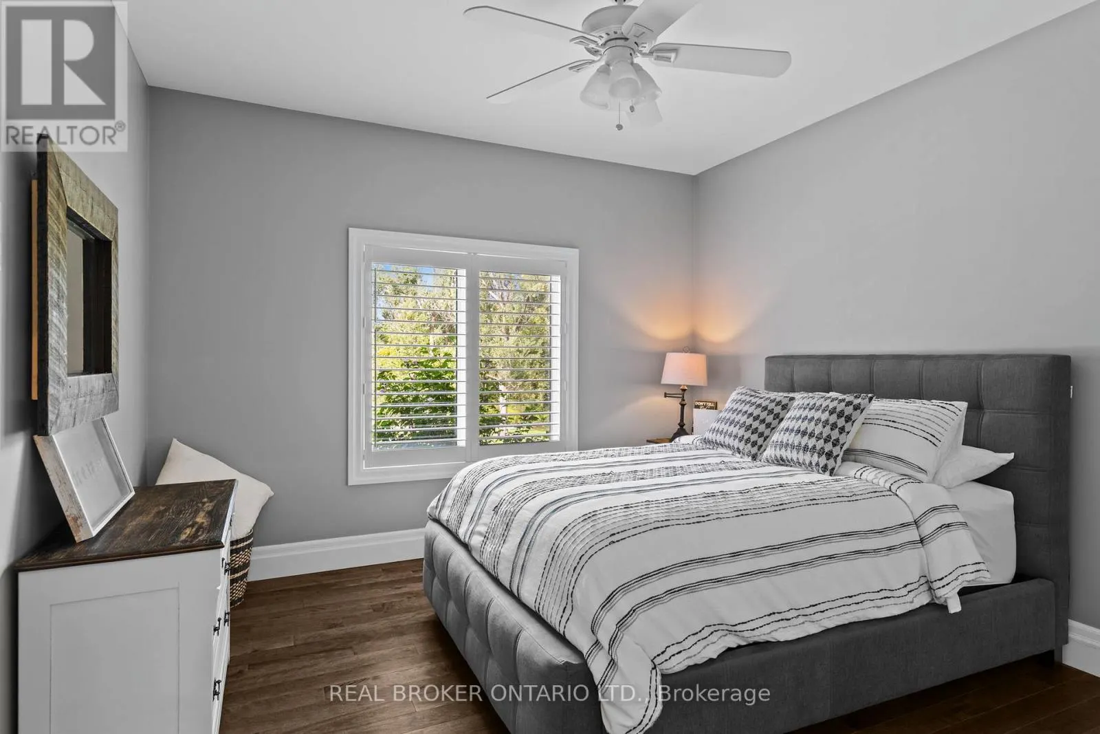 49 SYDENHAM TRAIL W
