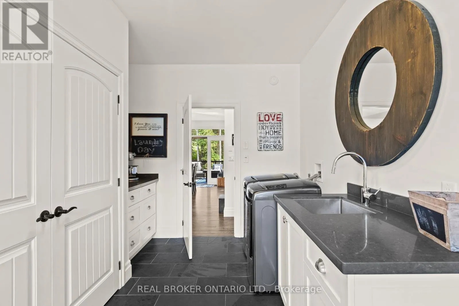 49 SYDENHAM TRAIL W