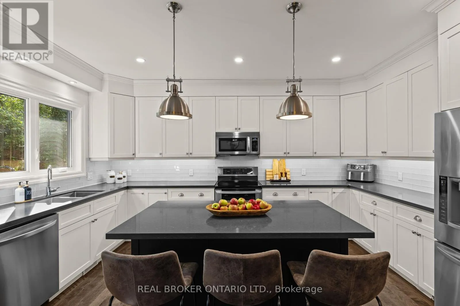 49 SYDENHAM TRAIL W