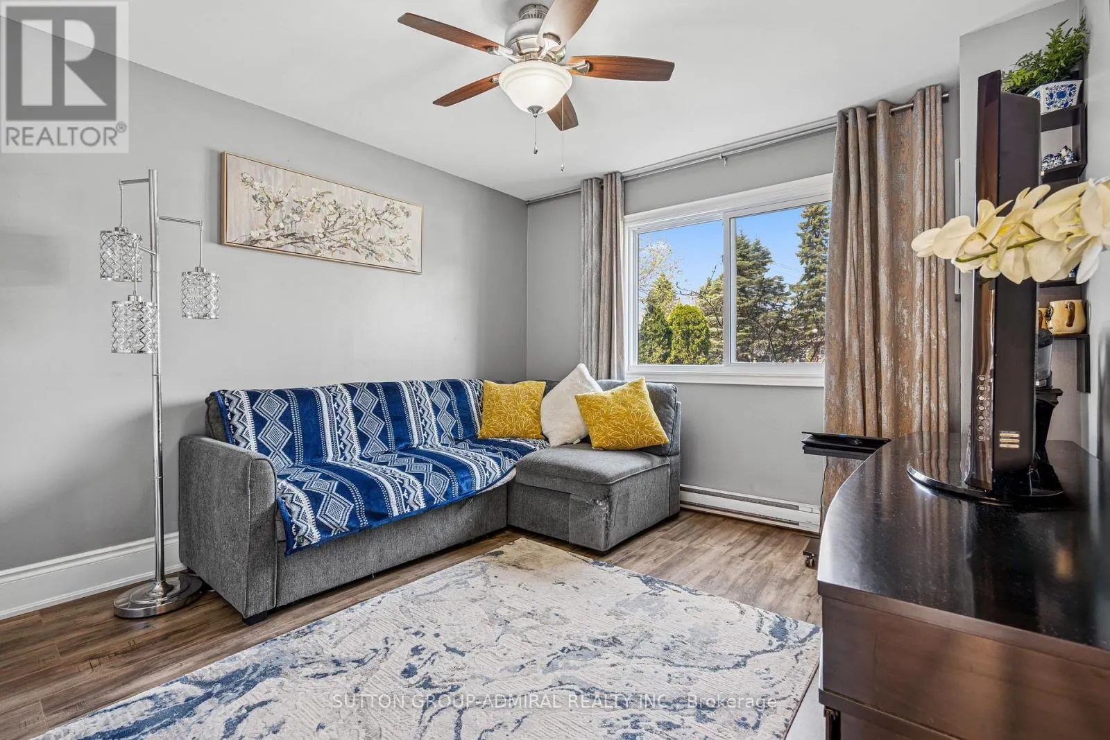 35 - 21 LAGUNA PARKWAY