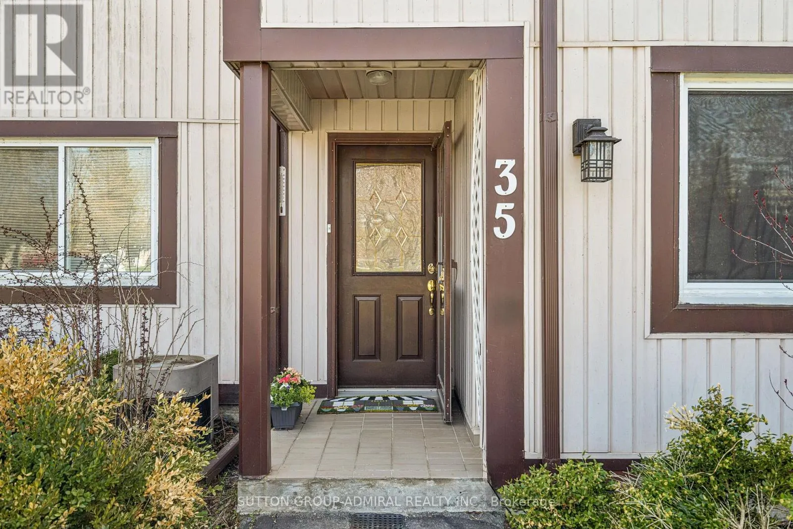 35 - 21 LAGUNA PARKWAY