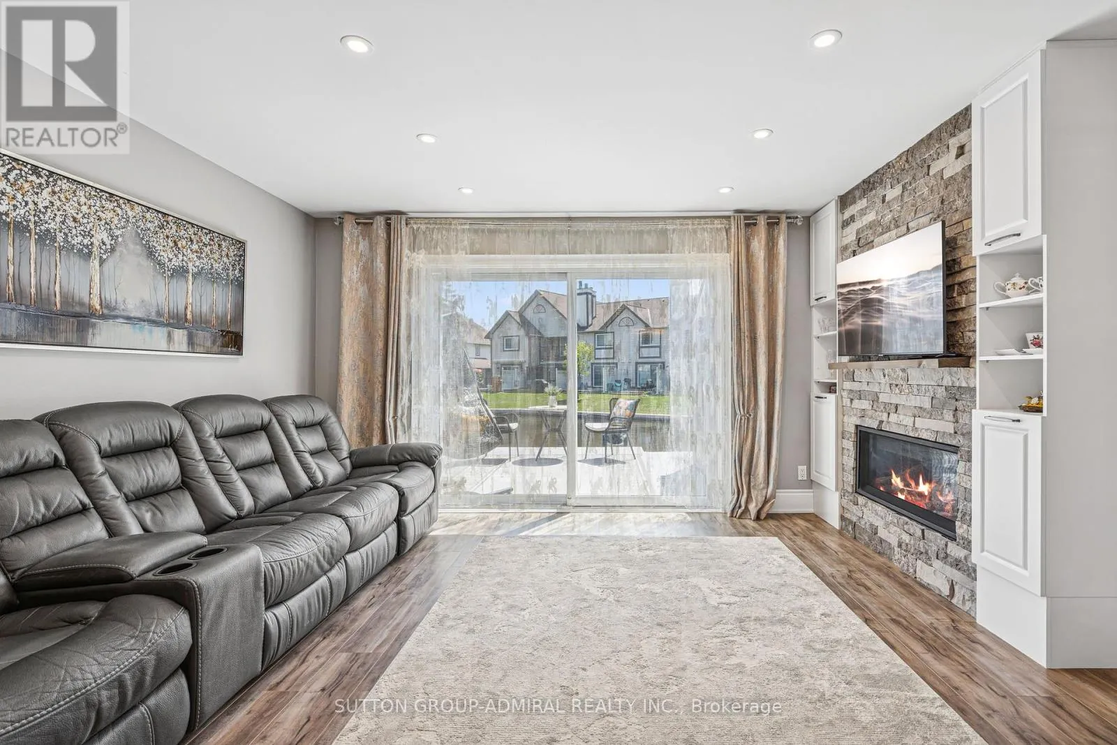 35 - 21 LAGUNA PARKWAY