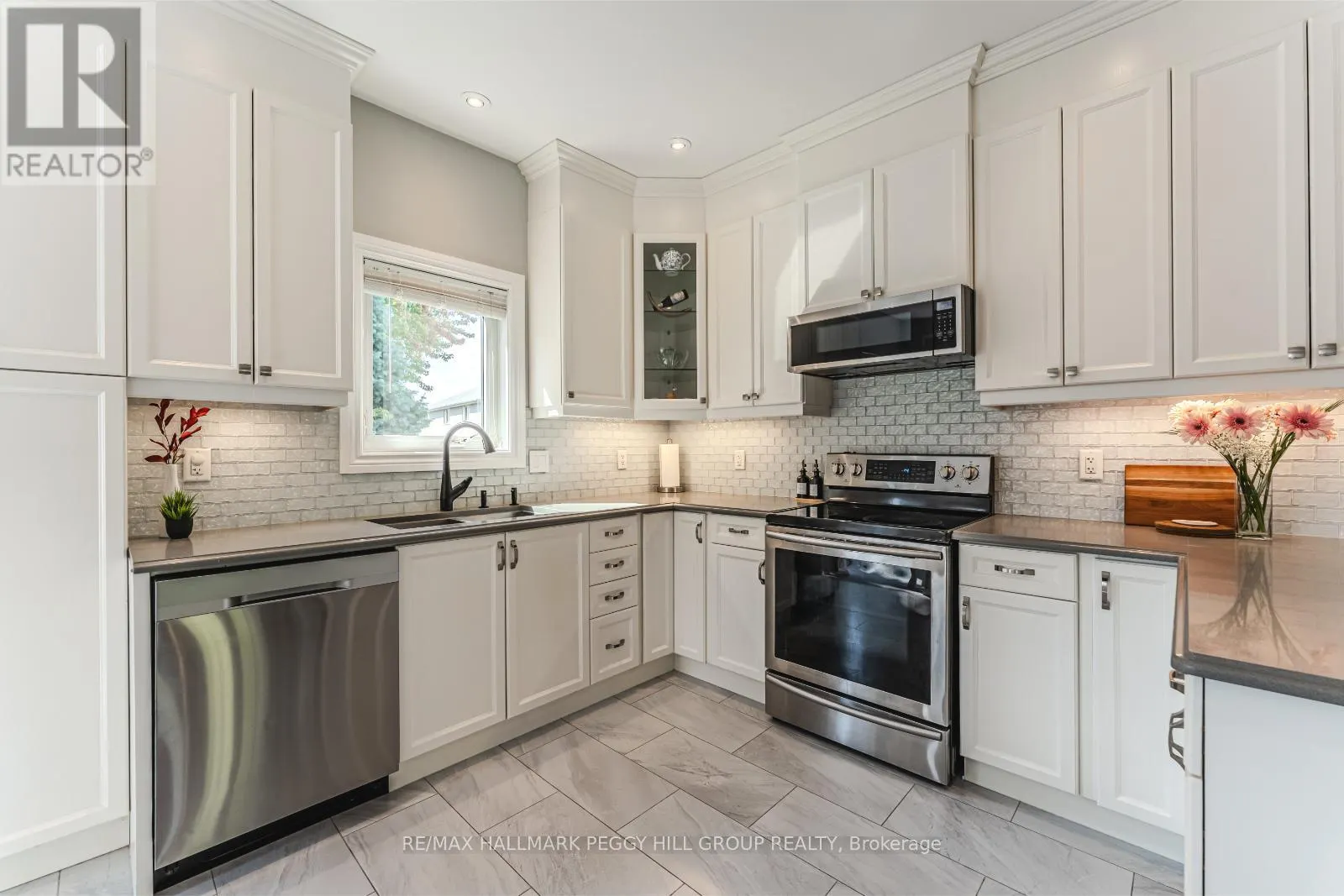 6 LAURELWOOD LANE