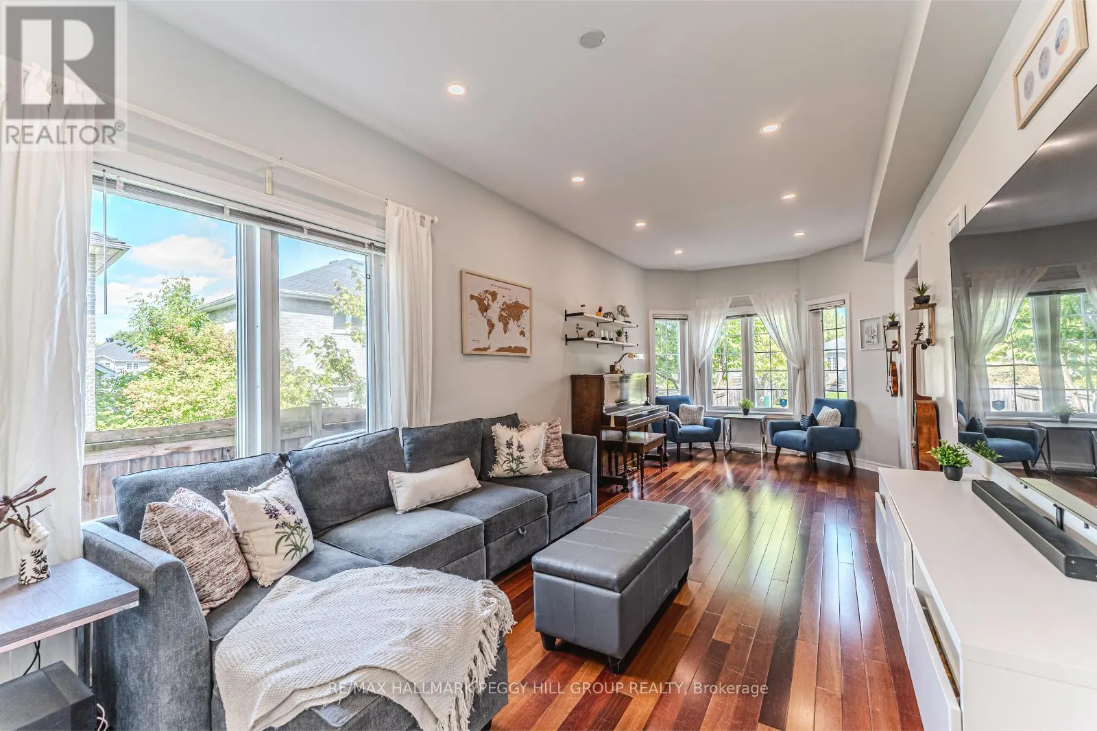 6 LAURELWOOD LANE