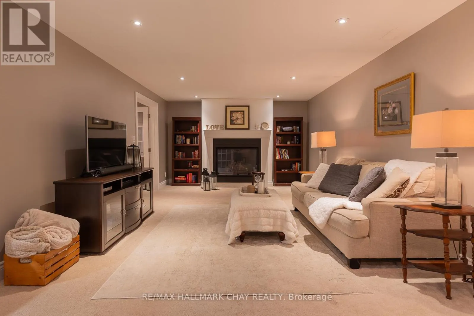 10 OTTAWAY AVENUE