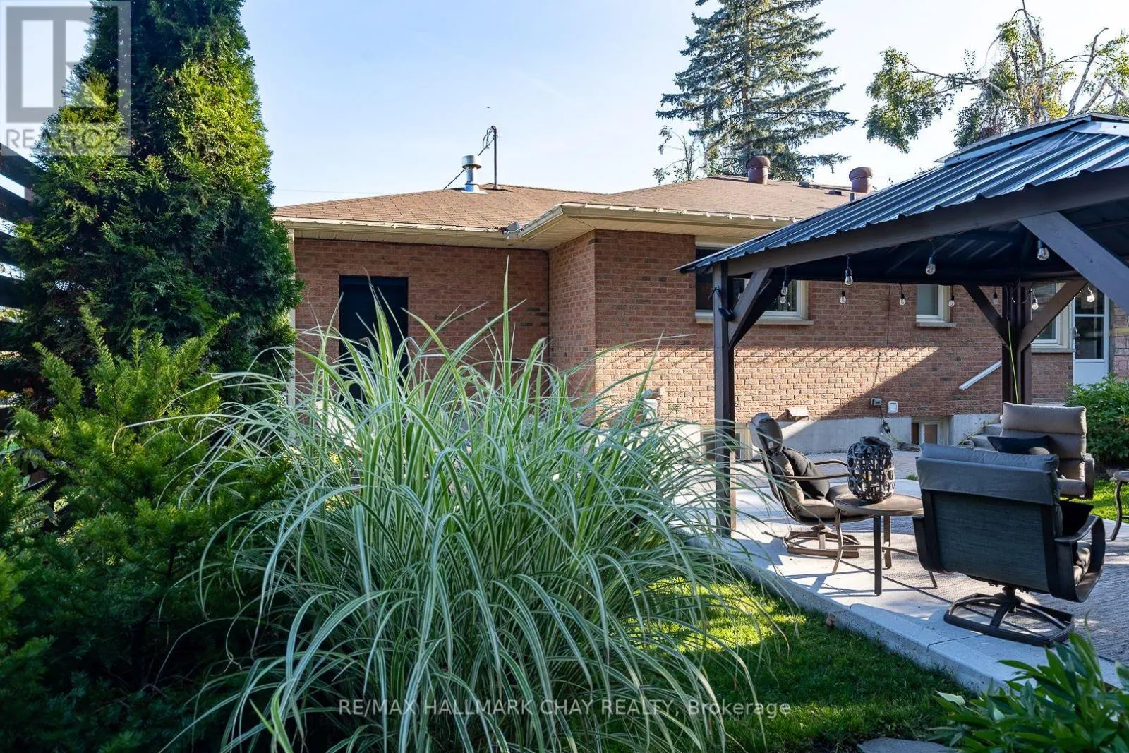 10 OTTAWAY AVENUE